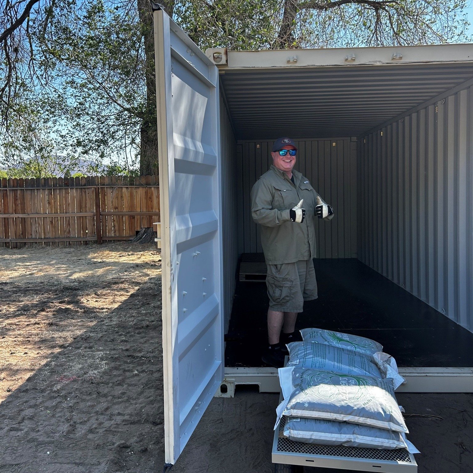 Devoted to Dandelion Day!

A small but mighty crew of families showed up on Saturday to move many bags of ice melt into our new container, and we also had a wonderful group of weeders hard at work!

Thank you so much to everyone who came out to help.