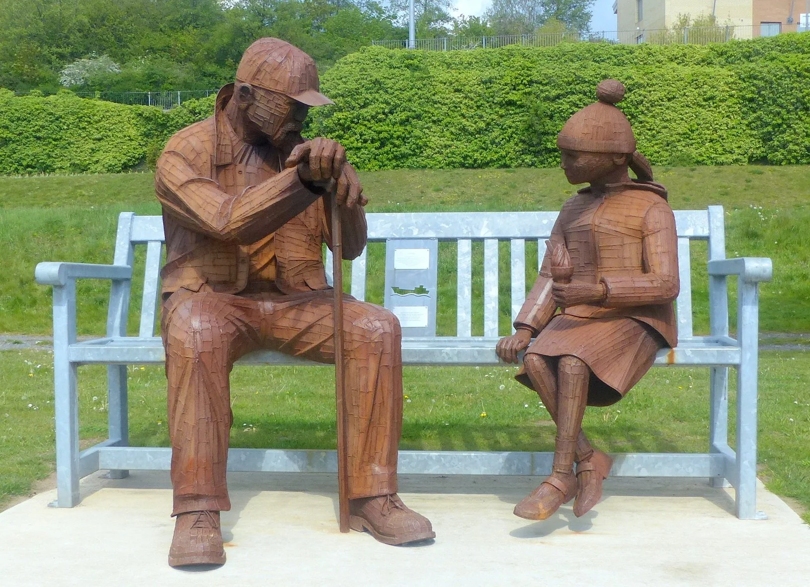 Ray Lonsdale sculpture of a worker and child sitting on a bench