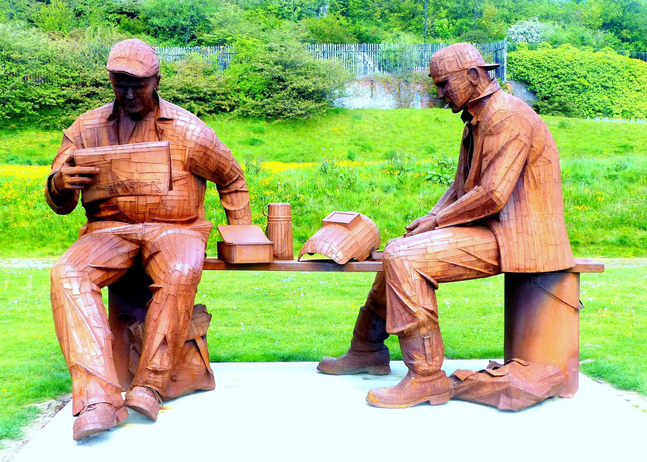 A Ray Lonsdale sculpture of two workers sitting on a bench