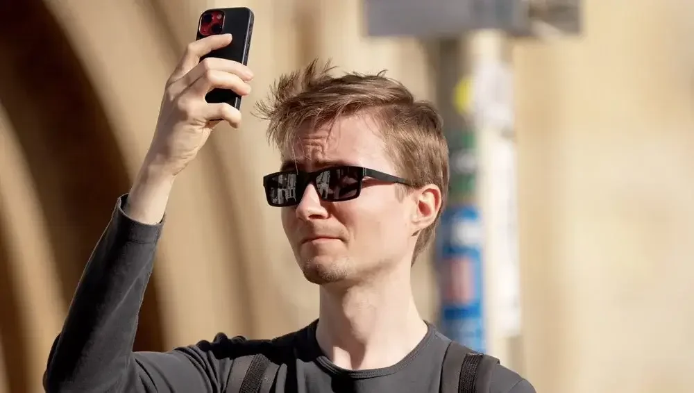 Clip Pack #17 - Digital Distraction: Street photography, people using phones and taking selfies