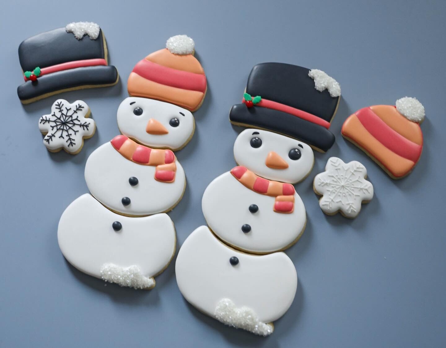 📢LAST CALL FOR TICKETS! ⛄️

There are just a few tickets left for our ONLY cookie decorating class of the month!

🍷🍪 Come join us for cookies and wine @leydenvineyards this Friday, 1/26, and to decorate this adorable, buildable snowman!

👆Click t