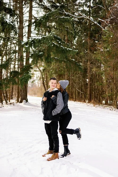 Kiki and Aaron Winter Wonderland Snow Session