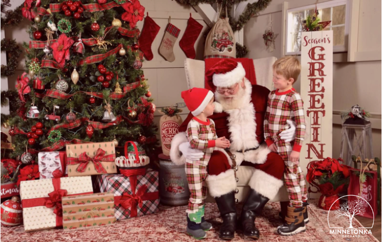 Santa-visits-photos-minnetonka-orchards-westonka-mound-minnetrista.png
