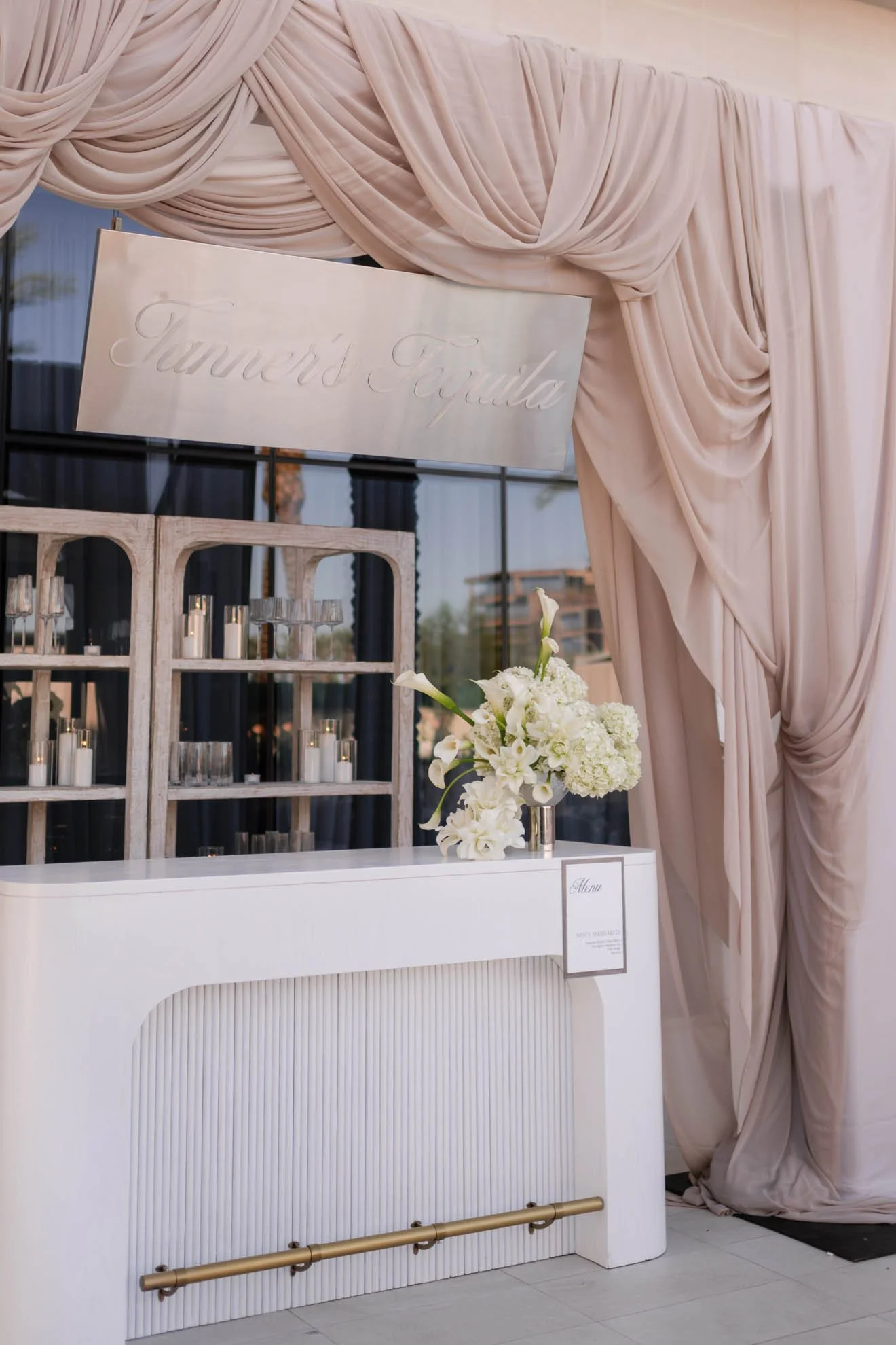 25modern-wedding-bar-design-scottsdale.jpg