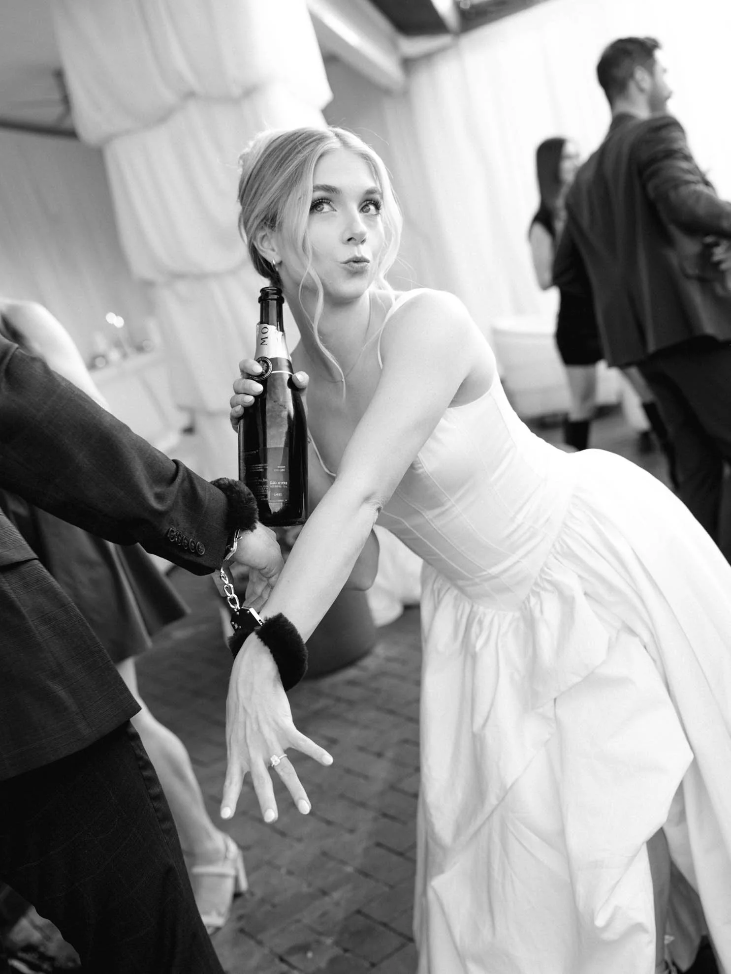 23champagne-and-shackles-party-experience.jpg