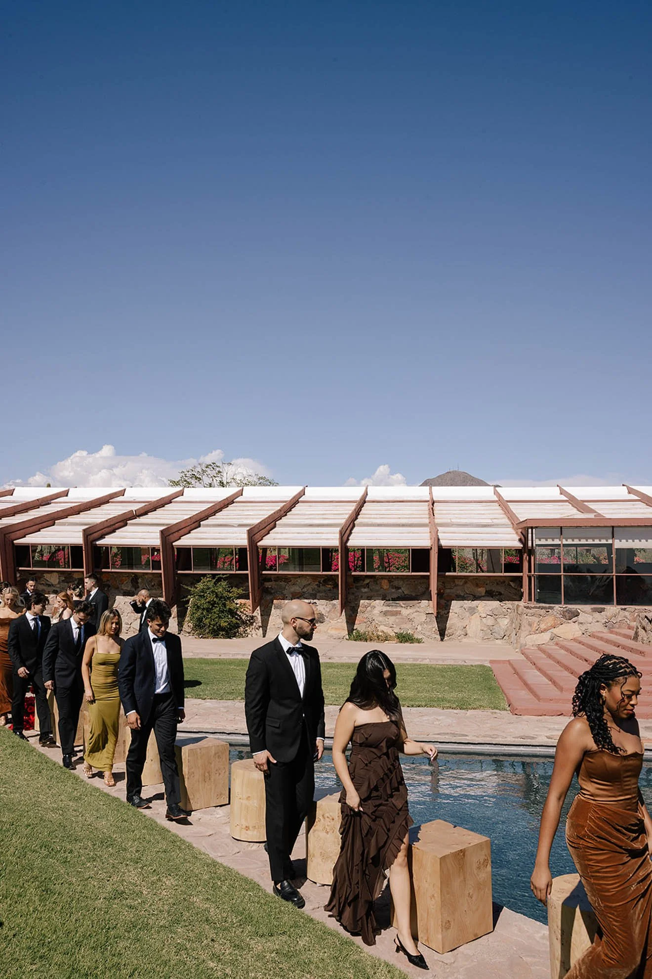 6 MandyMarieEvents-MidCenturyModernWeddingInspoTaliesinWest-Fall2025-MASHAIDA-196.jpg