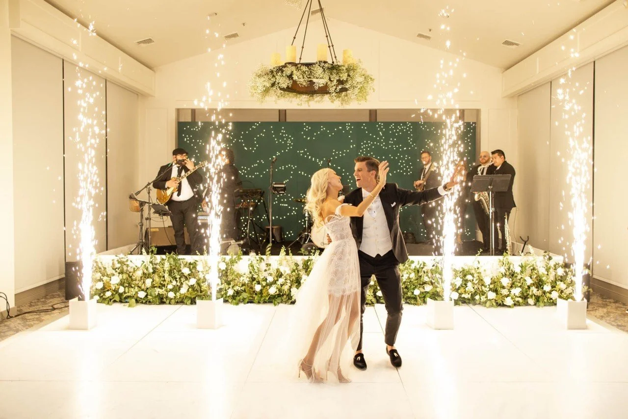 33 InStyle Sparkler Newlywed First Dance.png