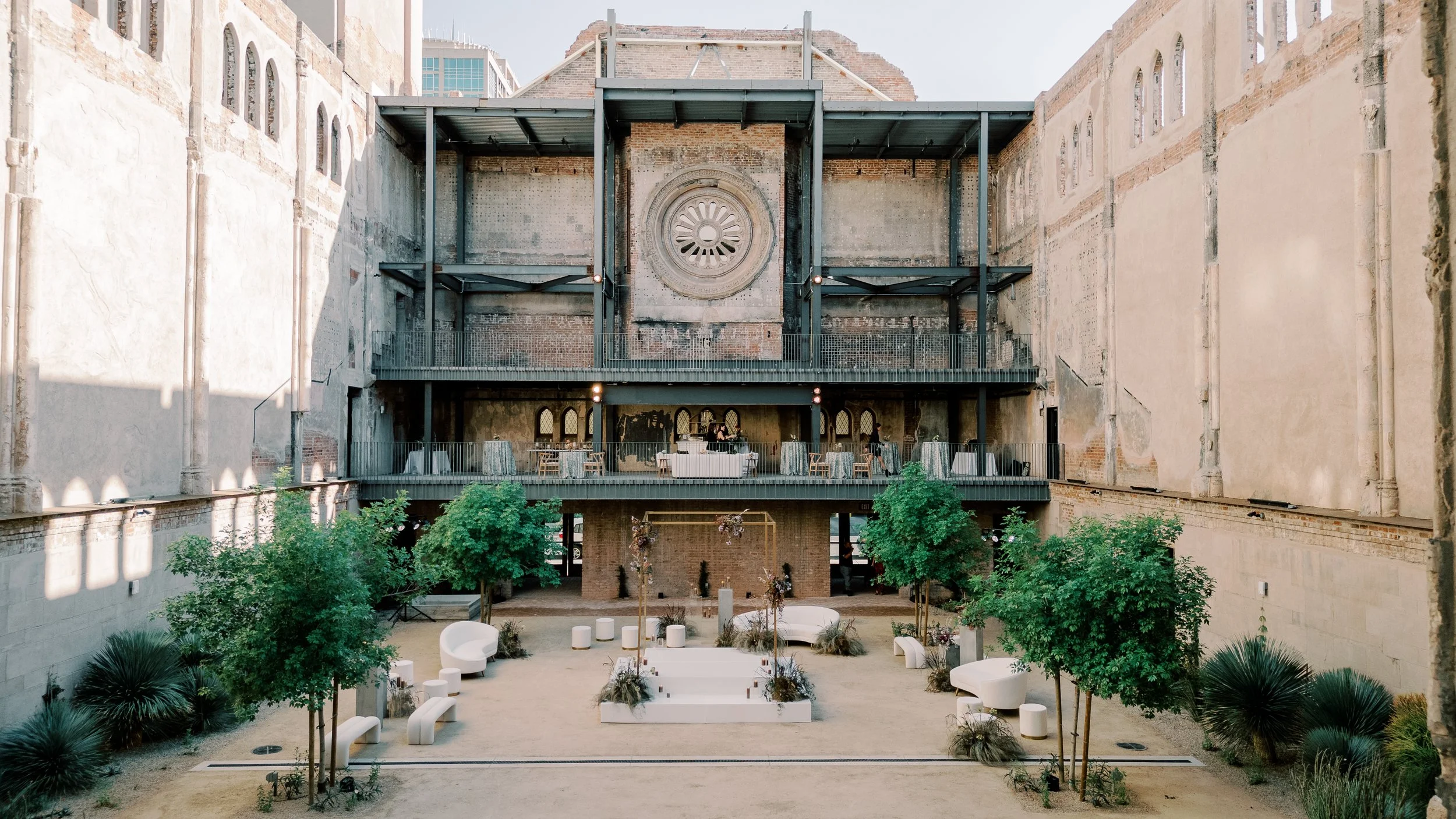 What Makes a Wedding Planner “Luxury”? Here’s What Sets Them Apart