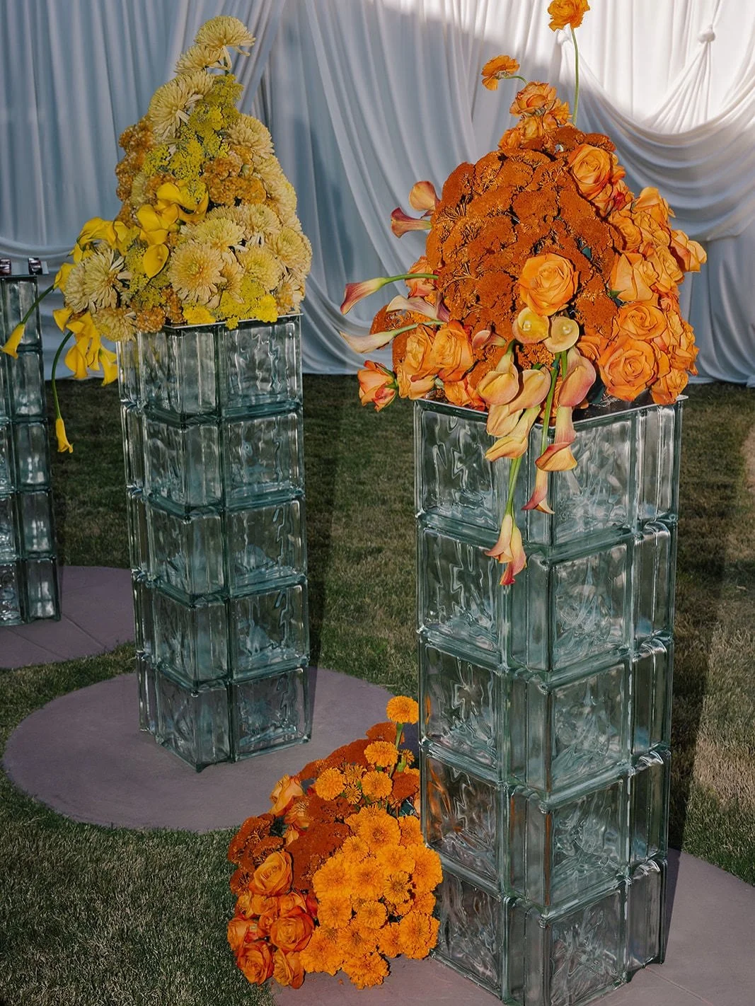 Heavy as shit. Harder to make than expected. Would absolutely do it again. 🧊🧊

#weddinginspiration #floraldesign #weddingdesigner #weddingplanner #weddingplanning 

Planning &amp; Design: @mandymarieevents @skyler_mandymarieevents @haley_mandymarie