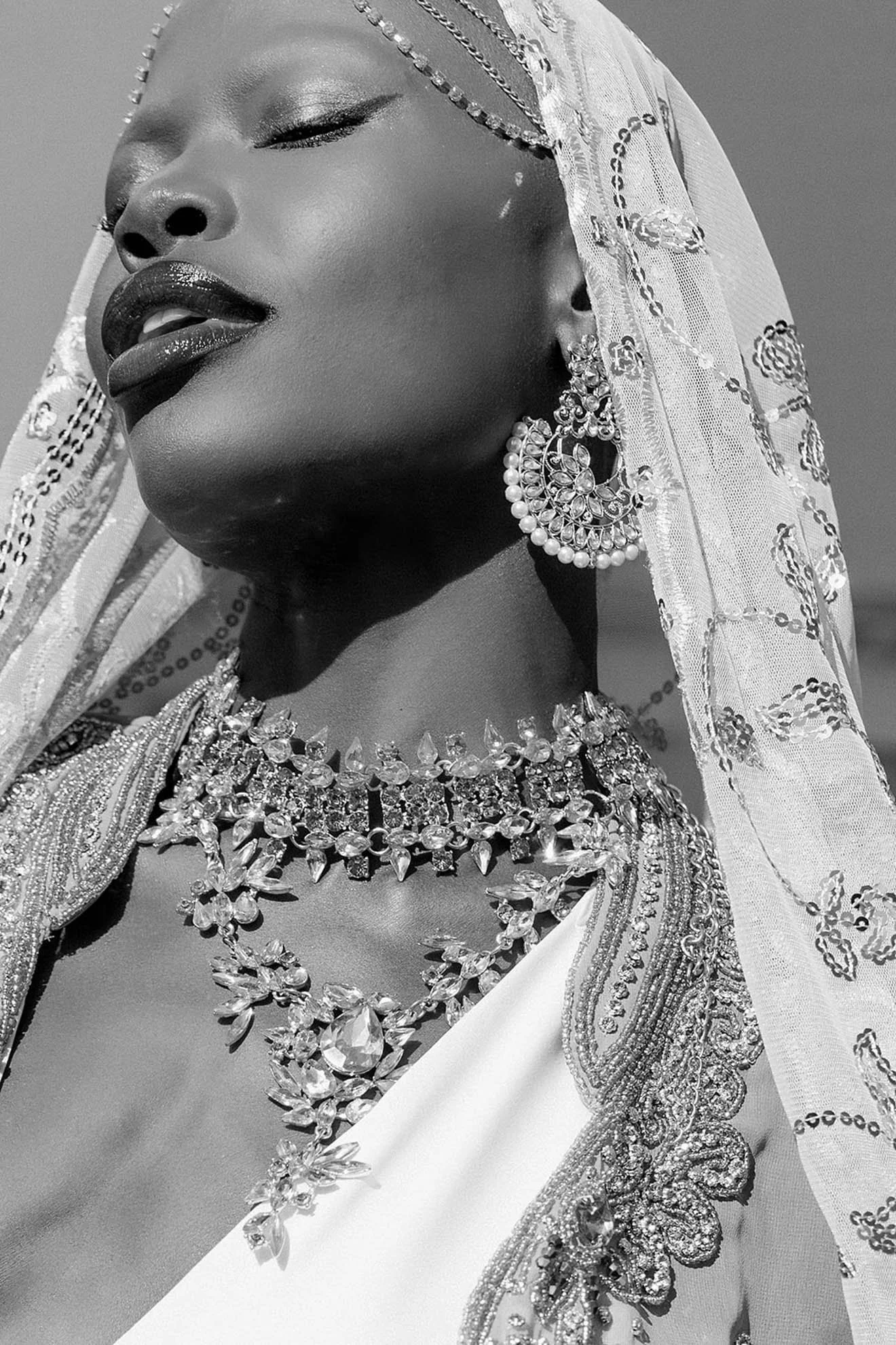 10beautiful-moroccan-hand-reader.jpg