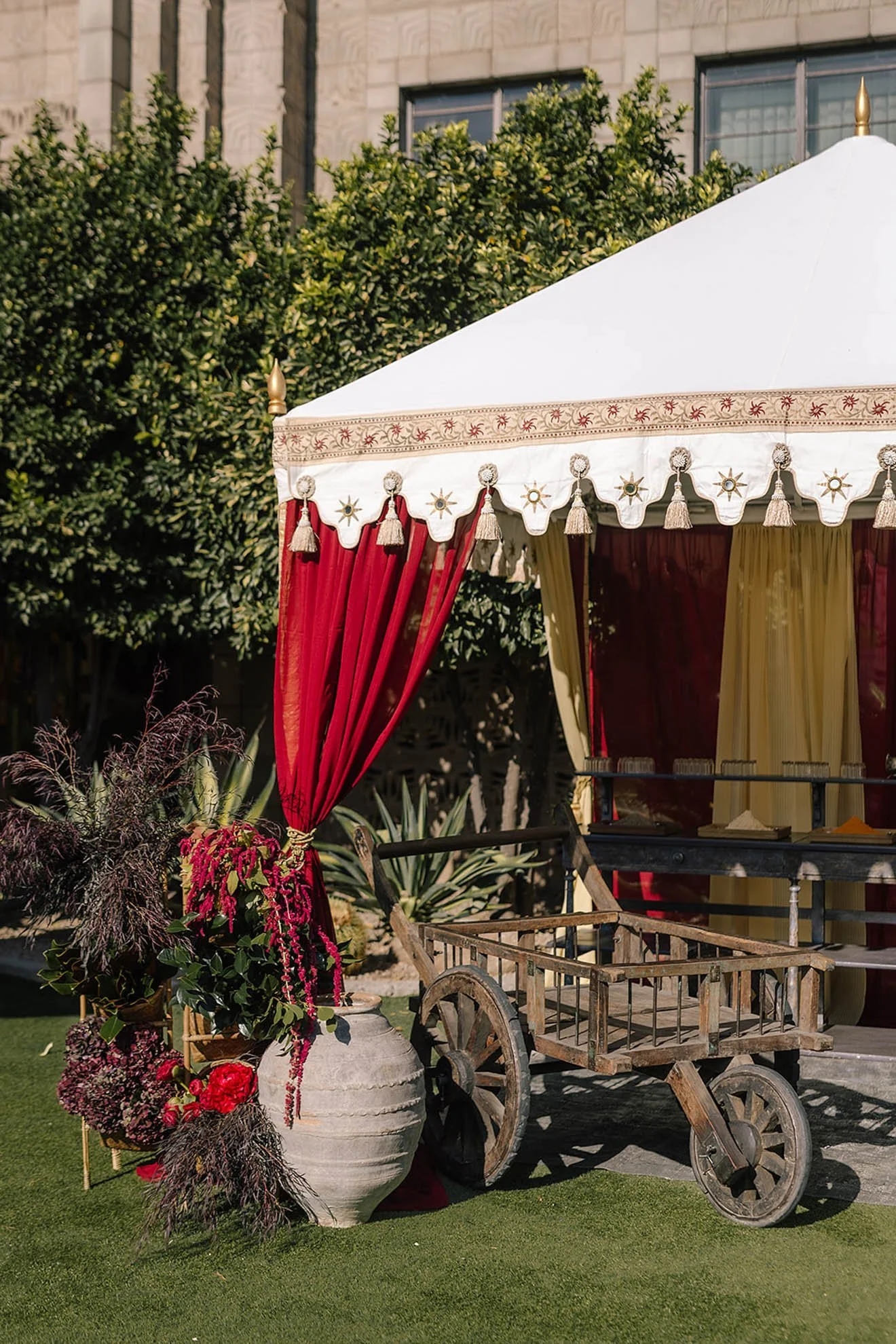 5flower-cart-lounge-vignette.jpg