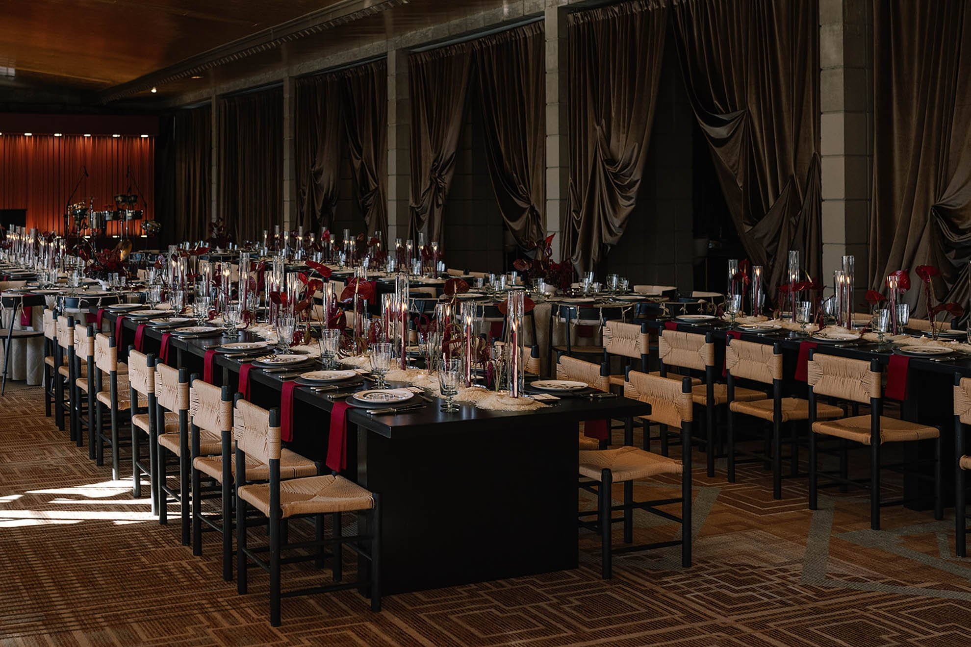 31black-chairs-candlelit-kings-table.jpg