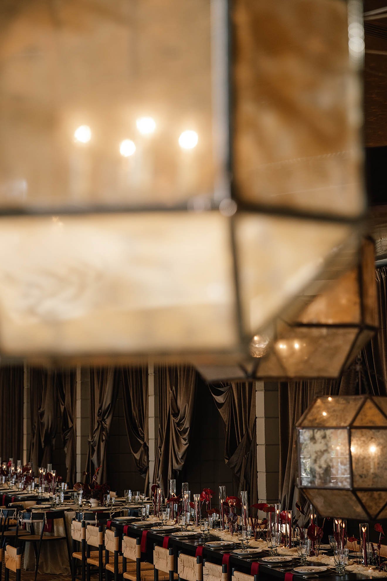 21moody-metal-glass-lanterns.jpg