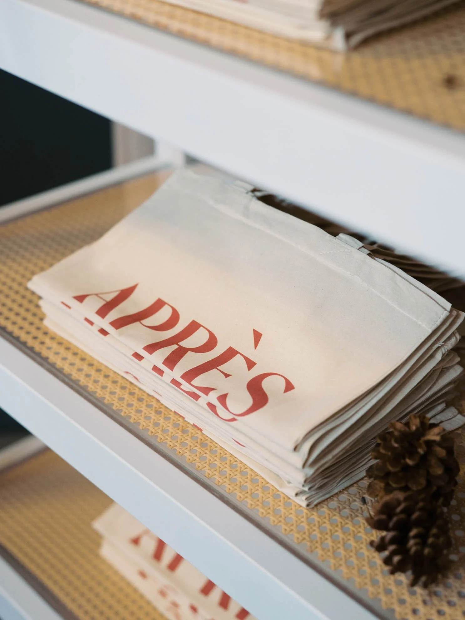 7apres-ski-welcome-bag-display.jpg