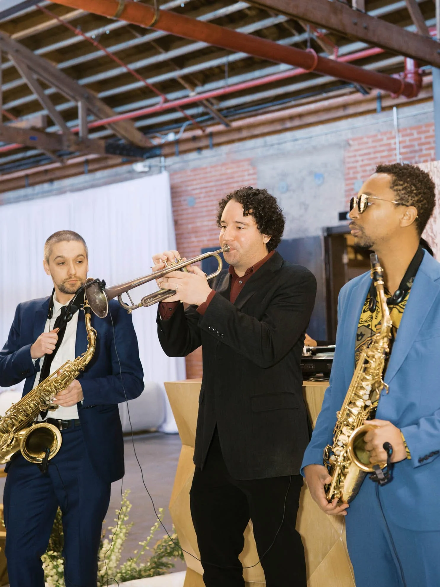 21 live-dj-with-horn-players.jpg