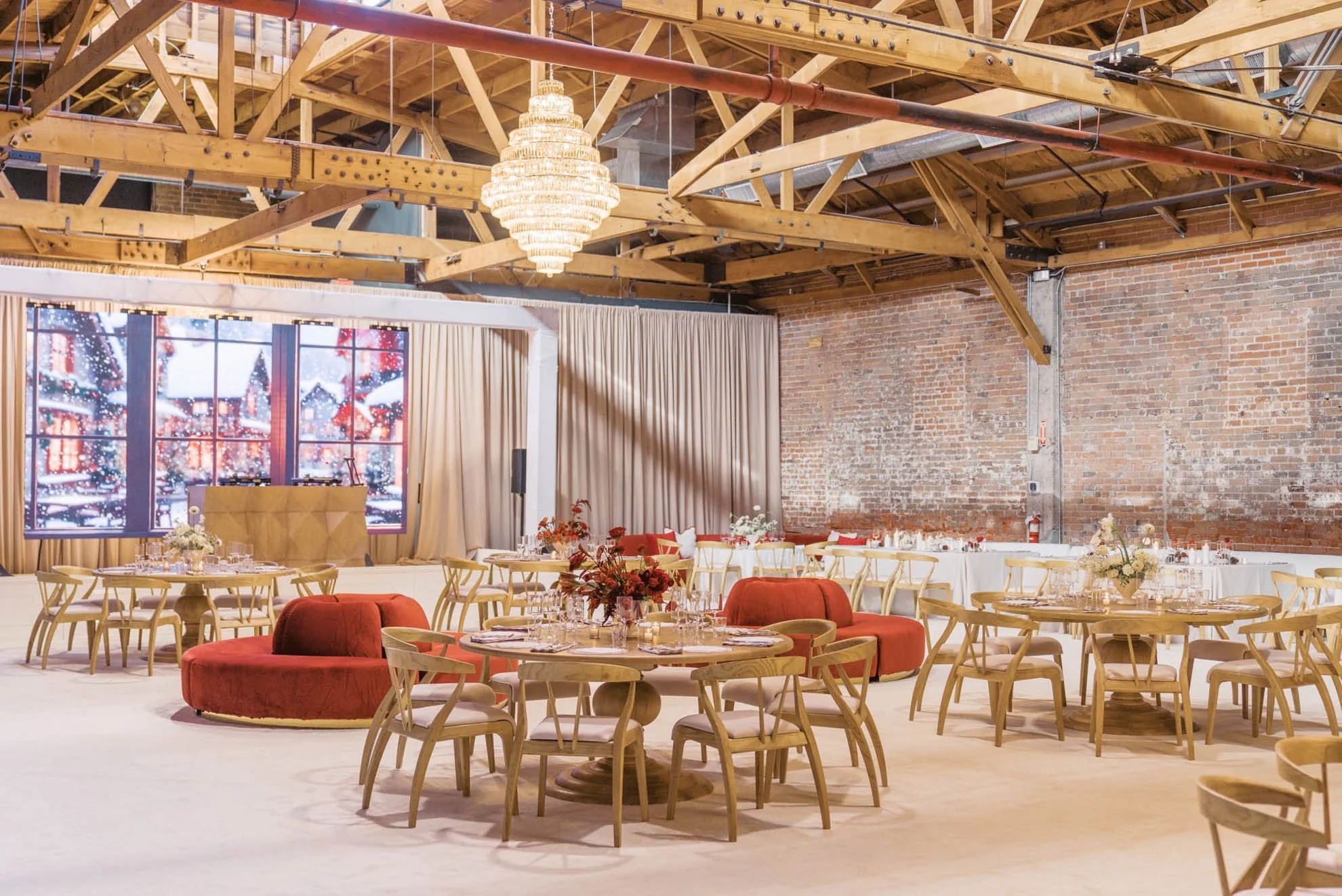 1holiday-party-decor-red-on-neutrals.jpg