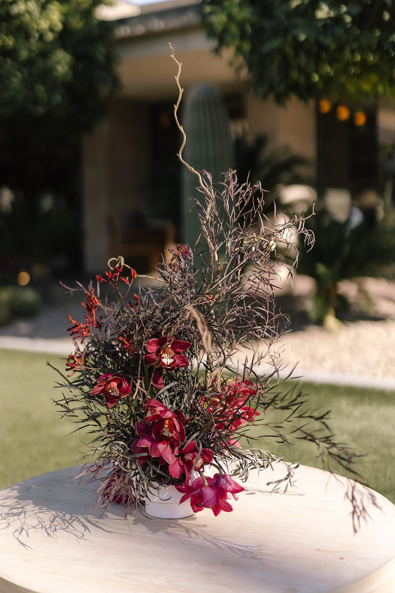 9dark-toned-cocktail-table-decor.jpg