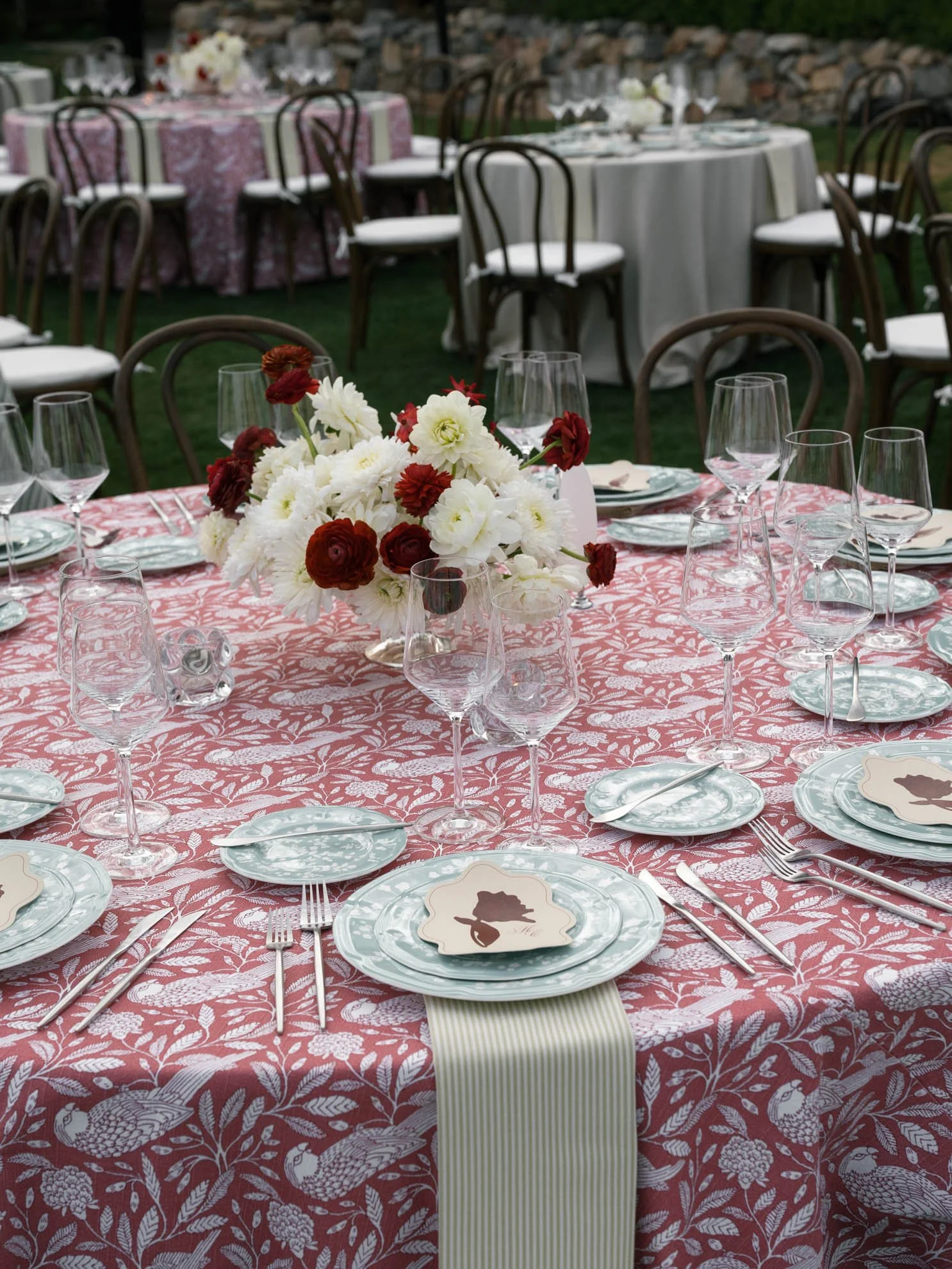 30maximalist-tablescape-floral-menu.jpg