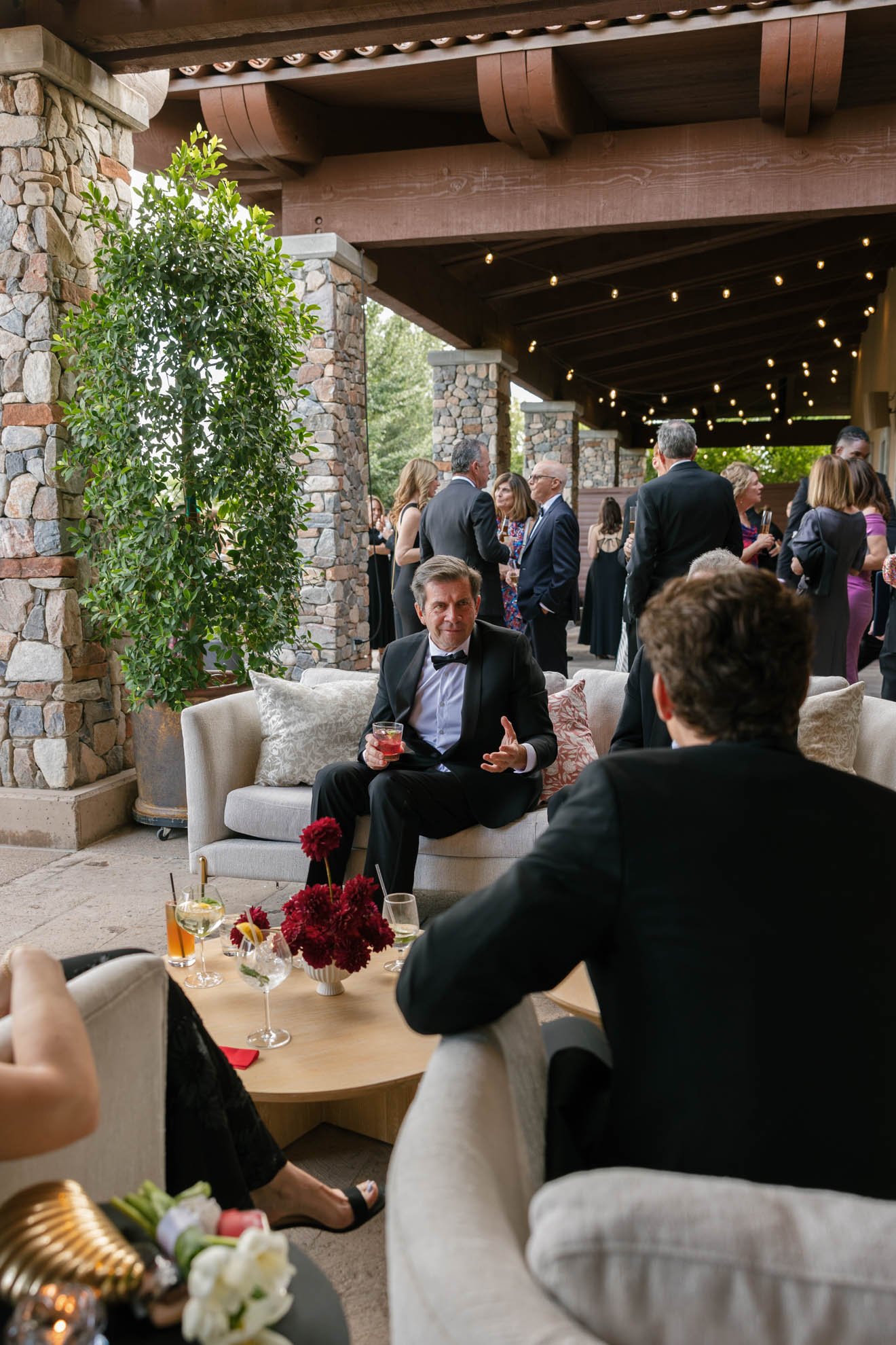 25paradise-valley-cocktail-hour-guests.jpg