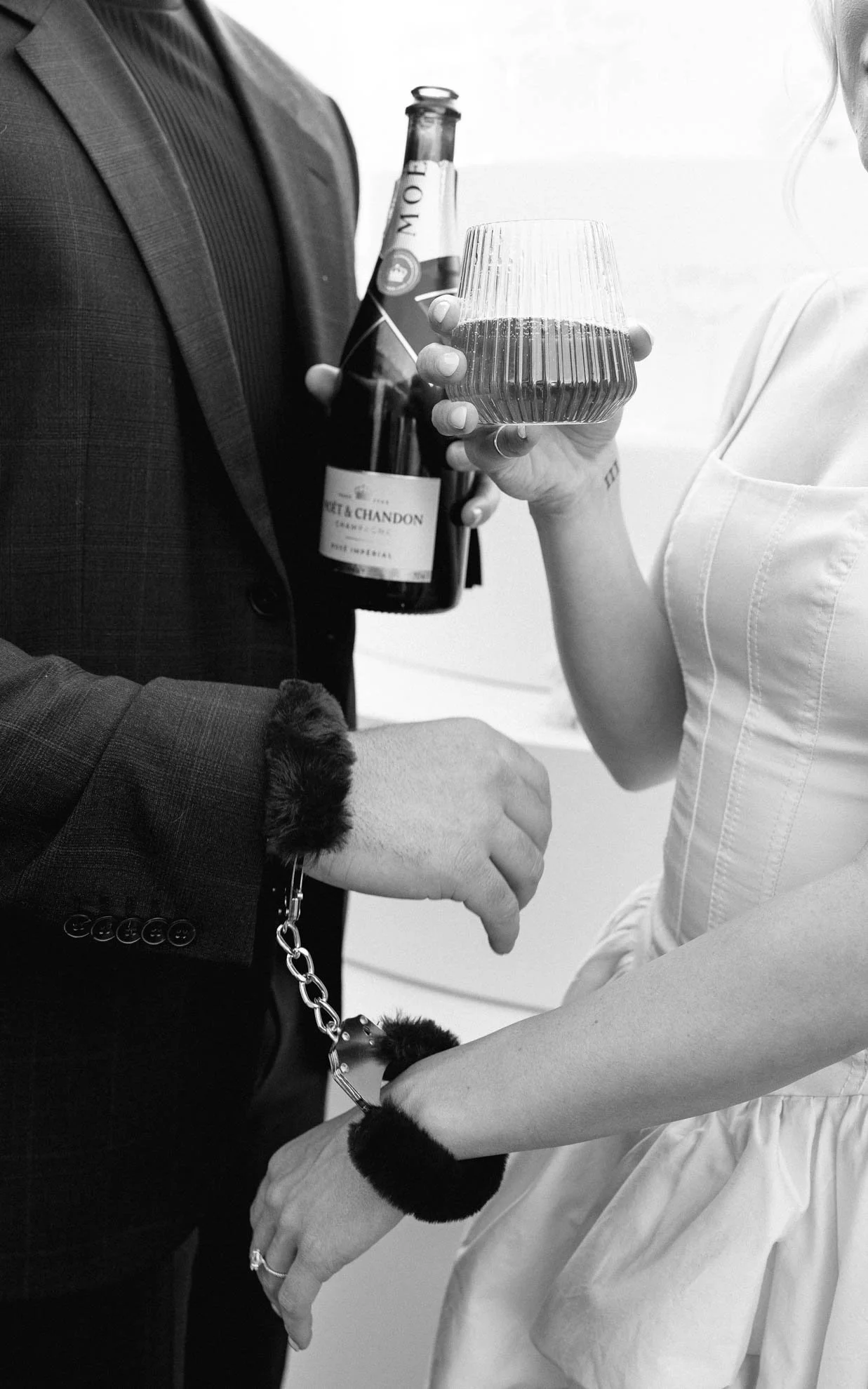 27champagne-themed-modern-bridal-shower.jpg