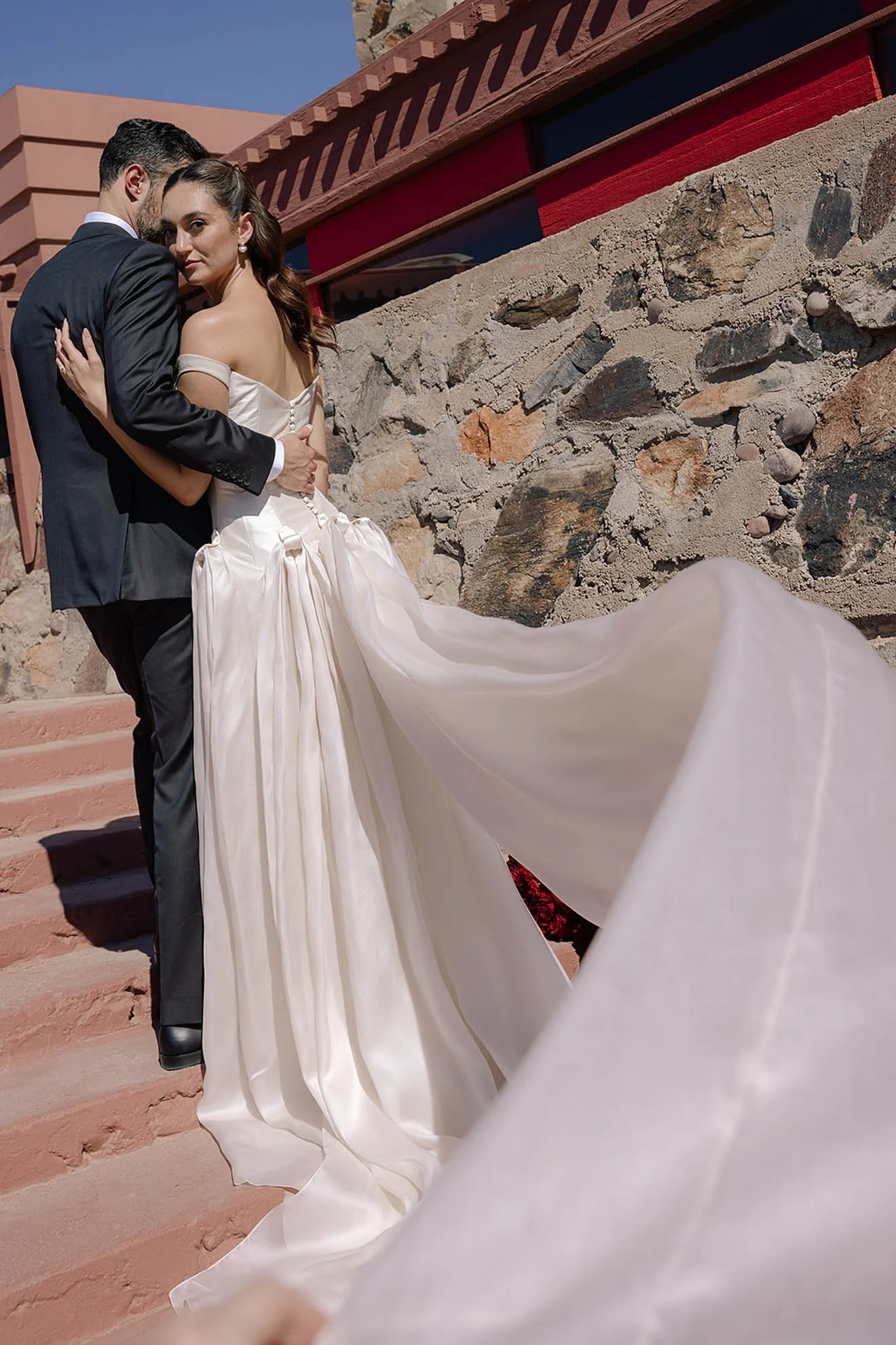13 MandyMarieEvents-MidCenturyModernWeddingInspoTaliesinWest-Fall2025-MASHAIDA-214.jpg