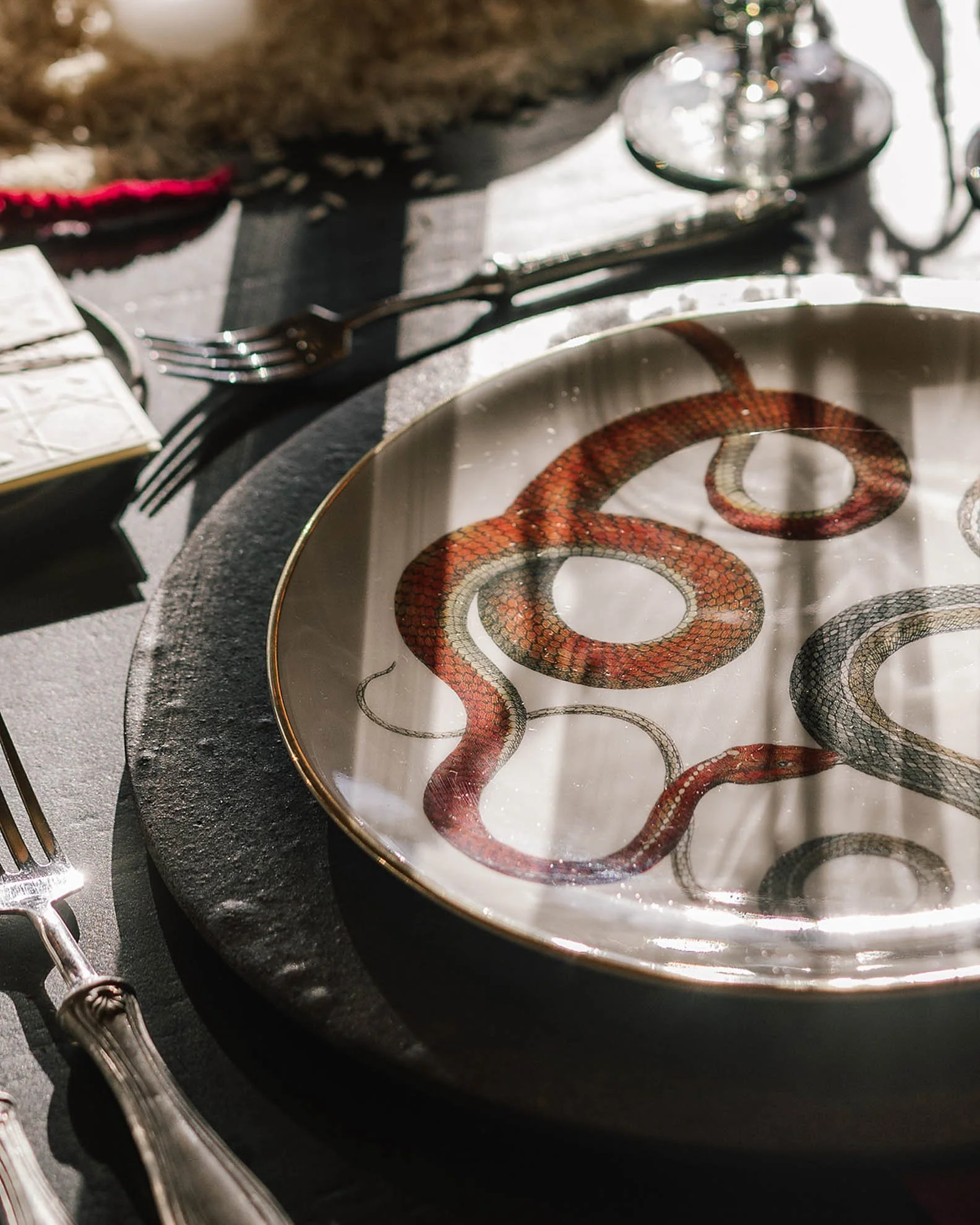 23moody-light-snake-print-tableware.jpg
