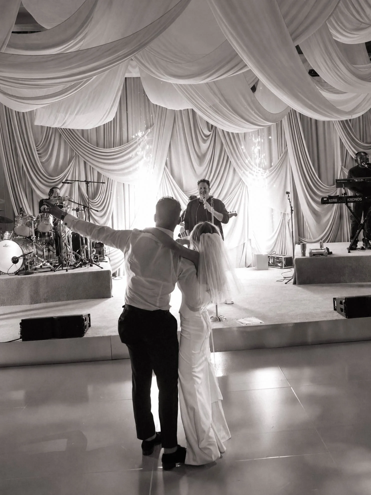 49couple-first-dance-scottsdale-wedding-reception.jpg
