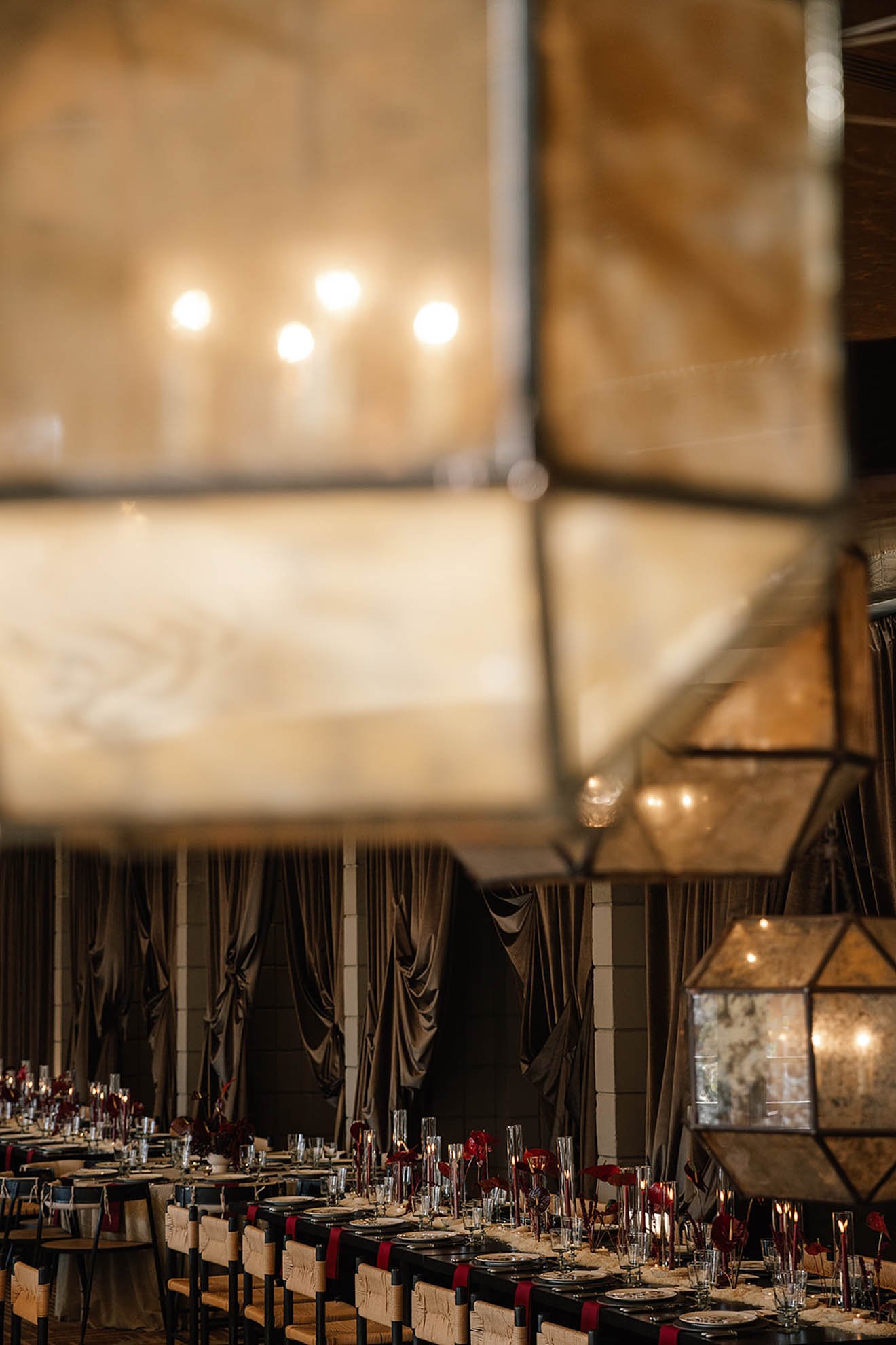 21moody-metal-glass-lanterns.jpg