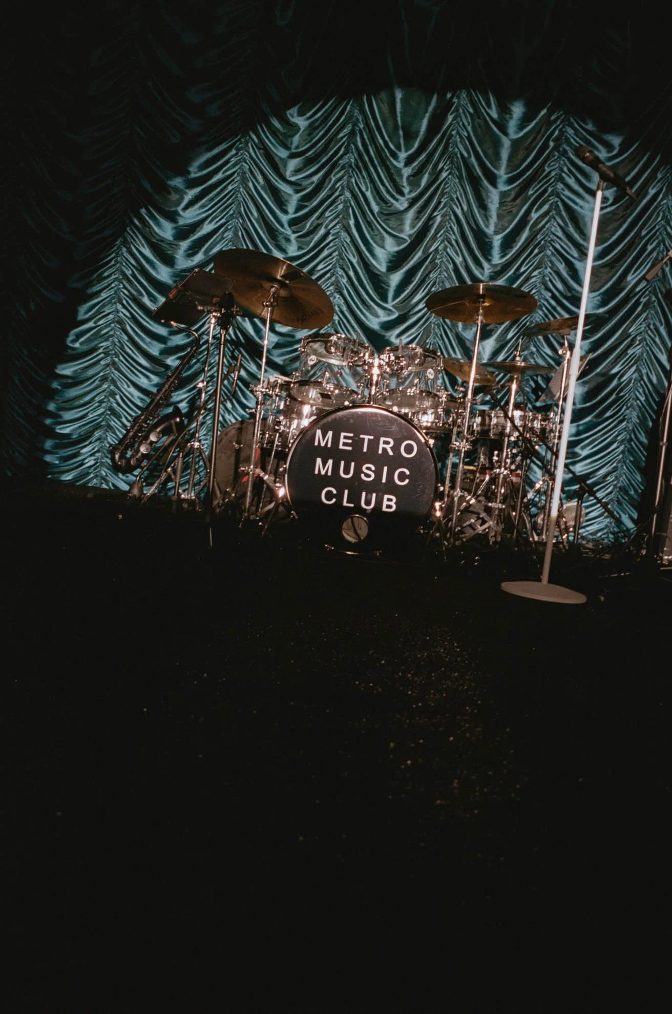 46live-wedding-band-stage-design.jpg