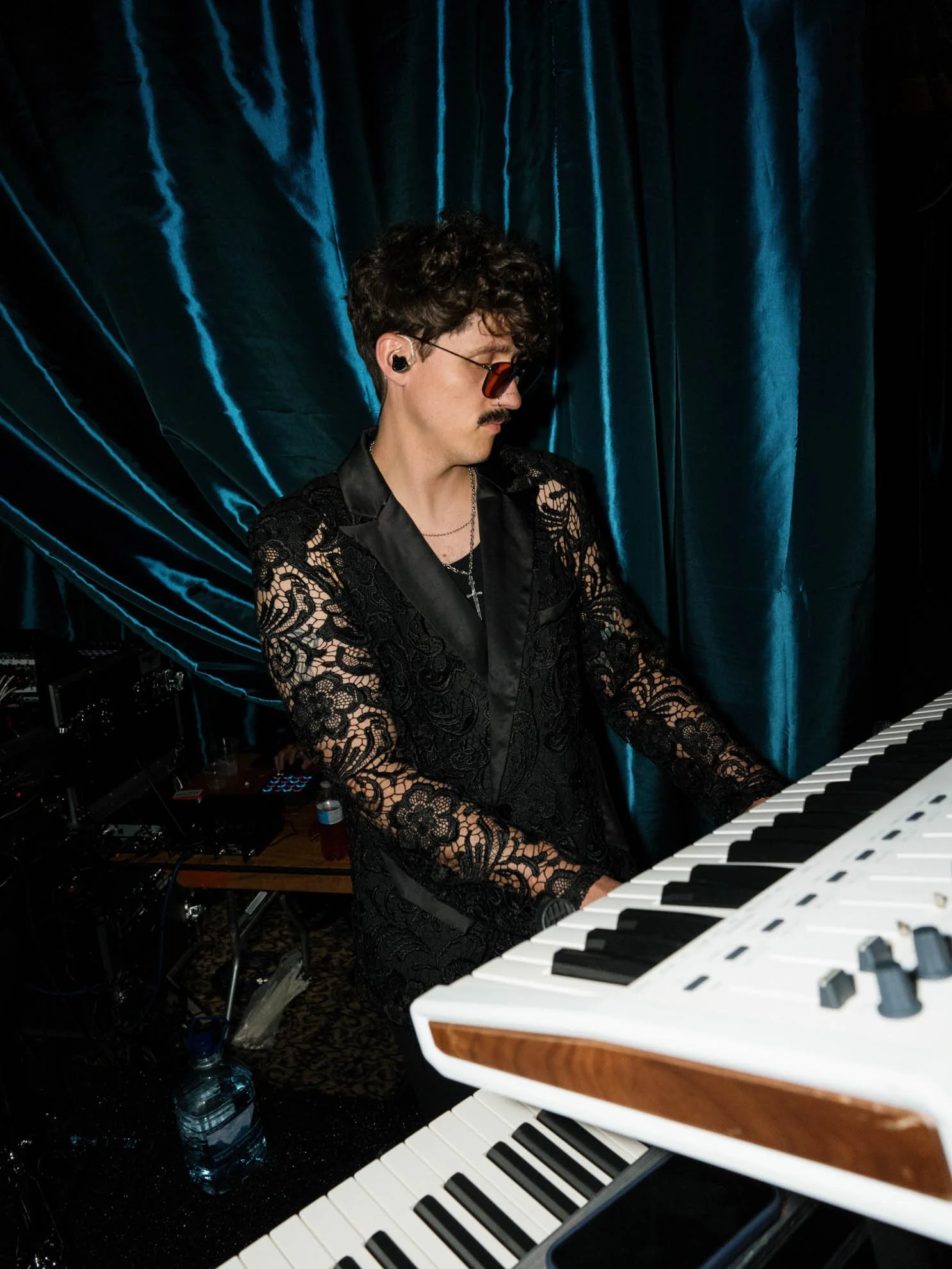 56wedding-pianist-party-entertainment.jpg