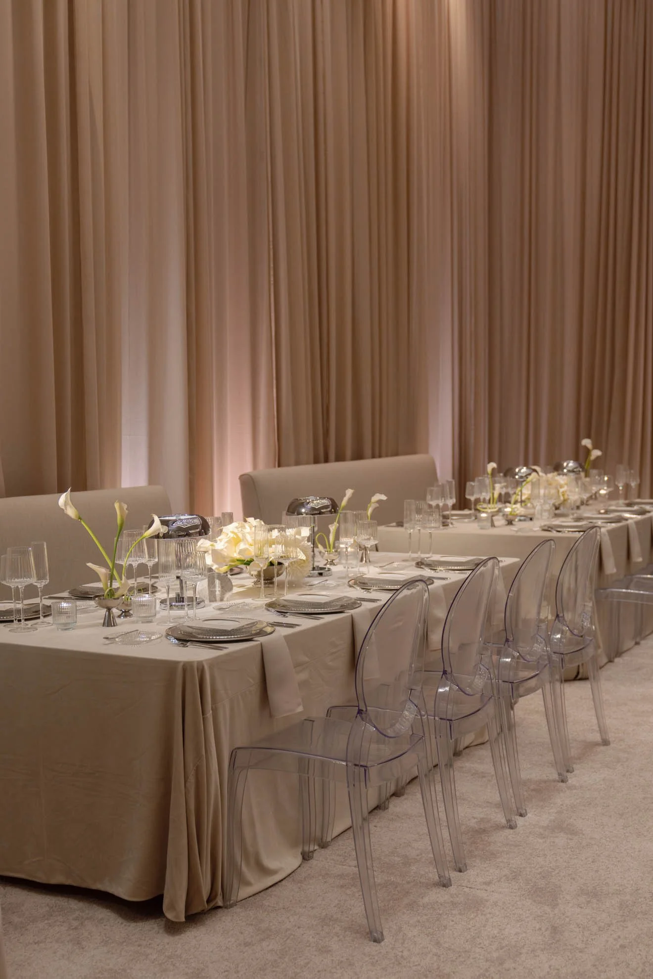 35silver-table-lamps-modern-wedding-tablescape.jpg