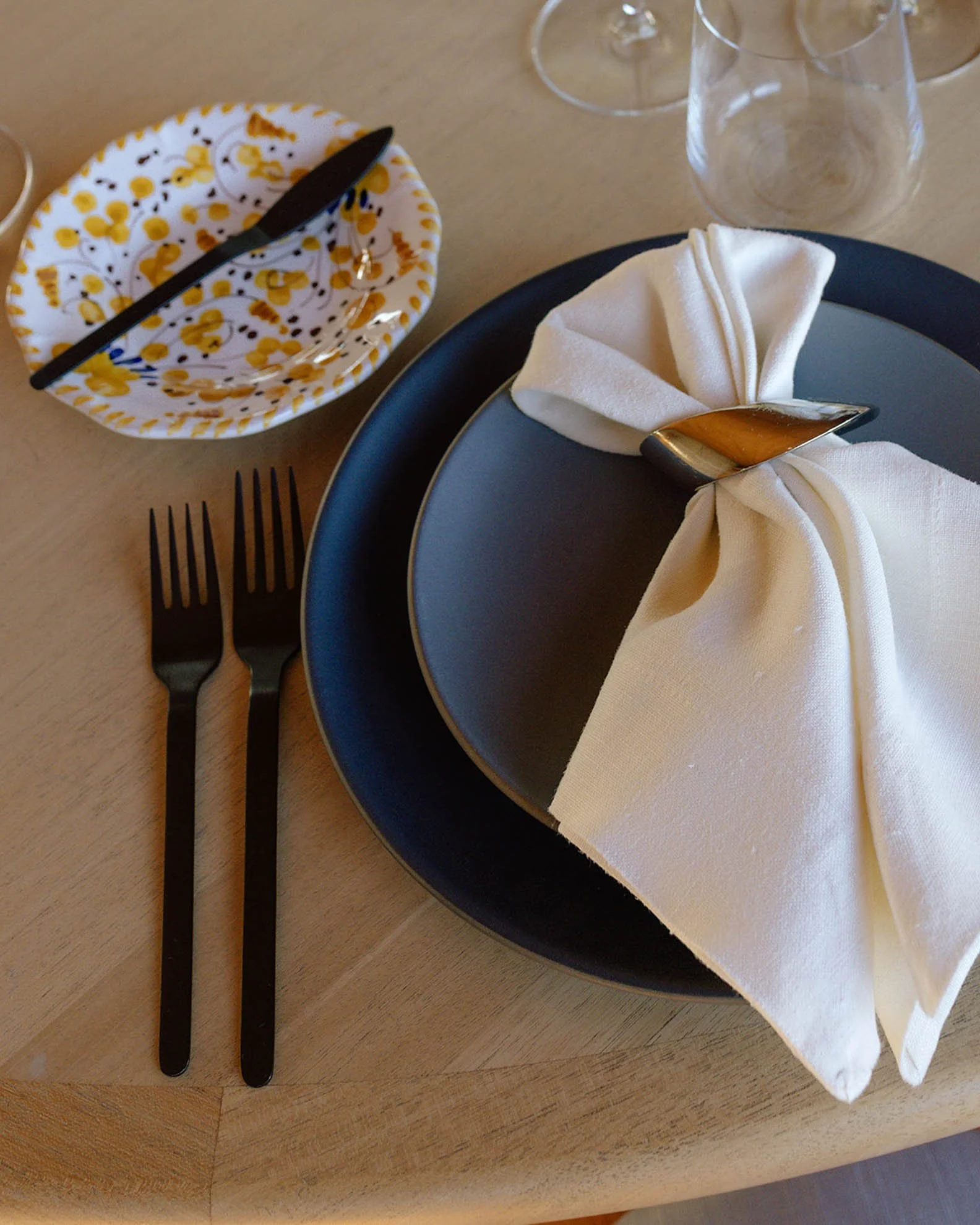 23 MandyMarieEvents-MidCenturyModernWeddingInspo-Fall2025-MASHAIDA-231.jpg