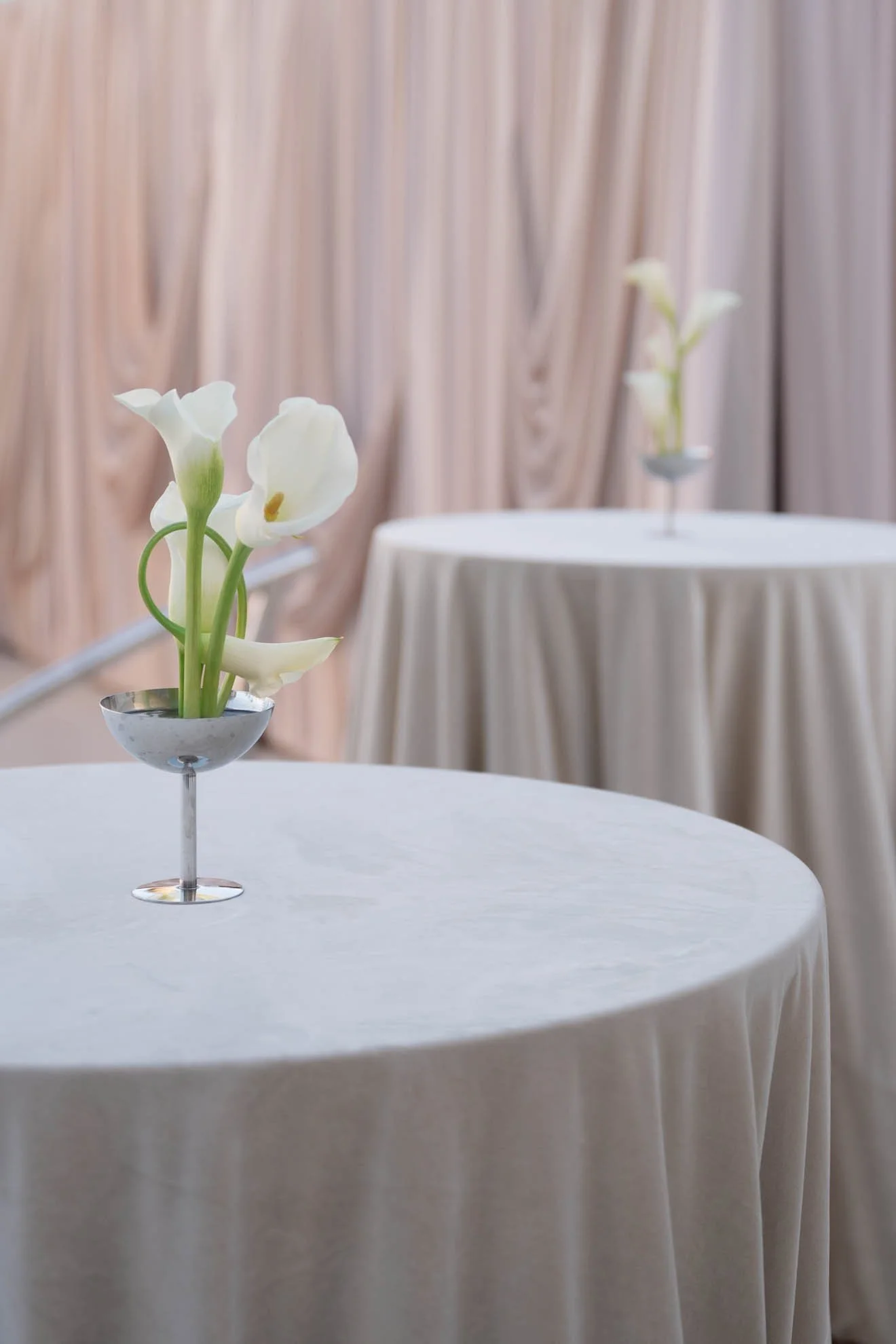 20modern-outdoor-wedding-cocktail-reception.jpg