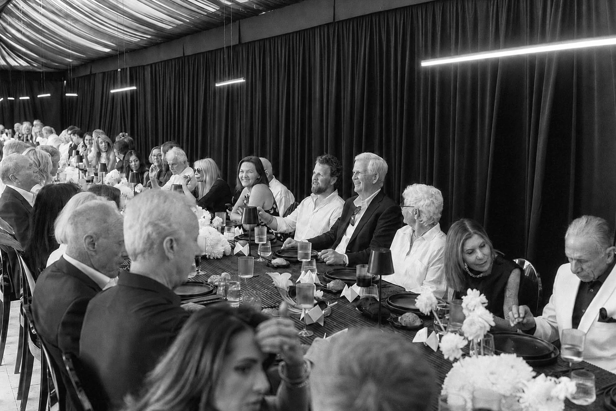 25formal-black-and-white-party-tablescape.jpg