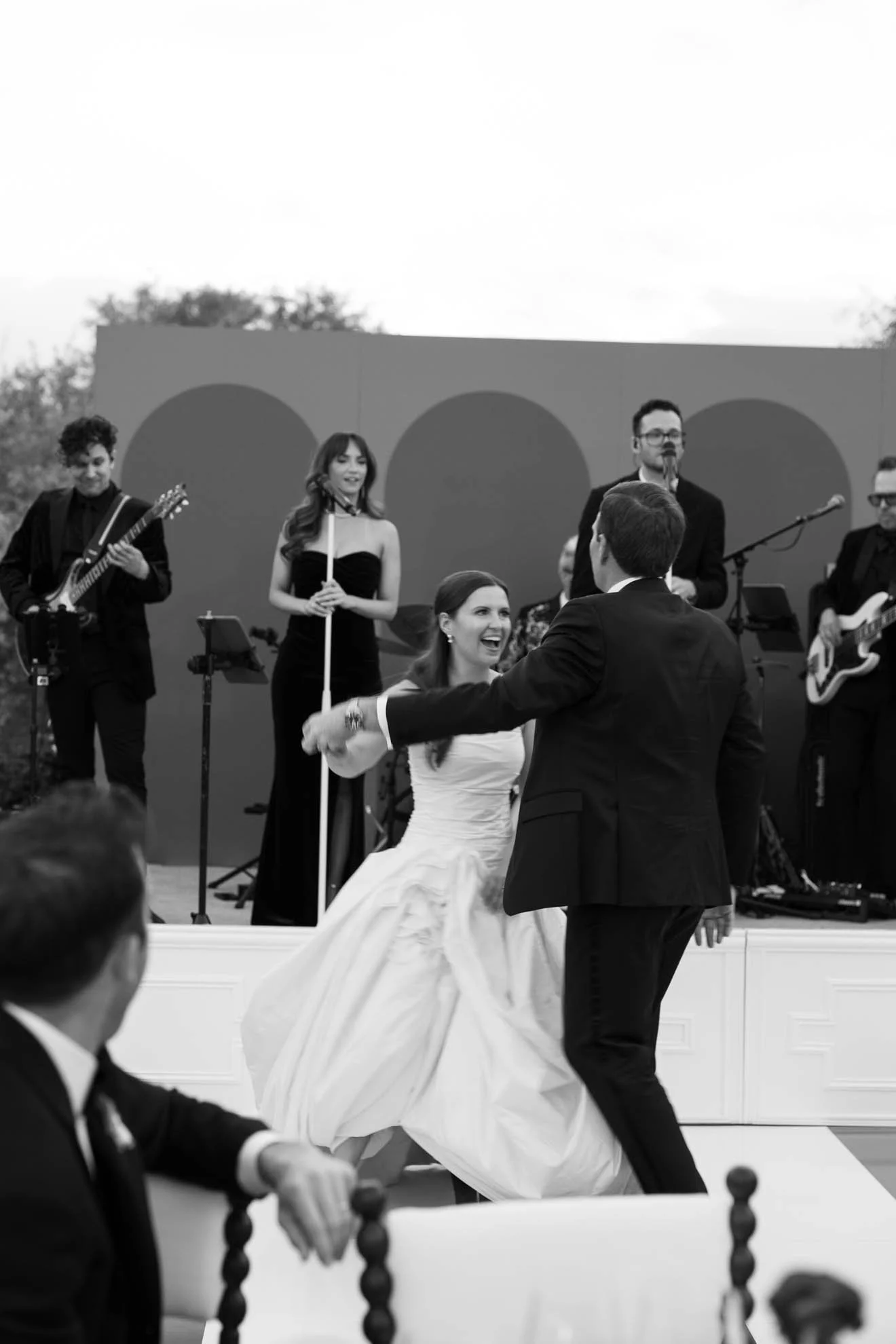 37bride-groom-dancing-live-band.jpg