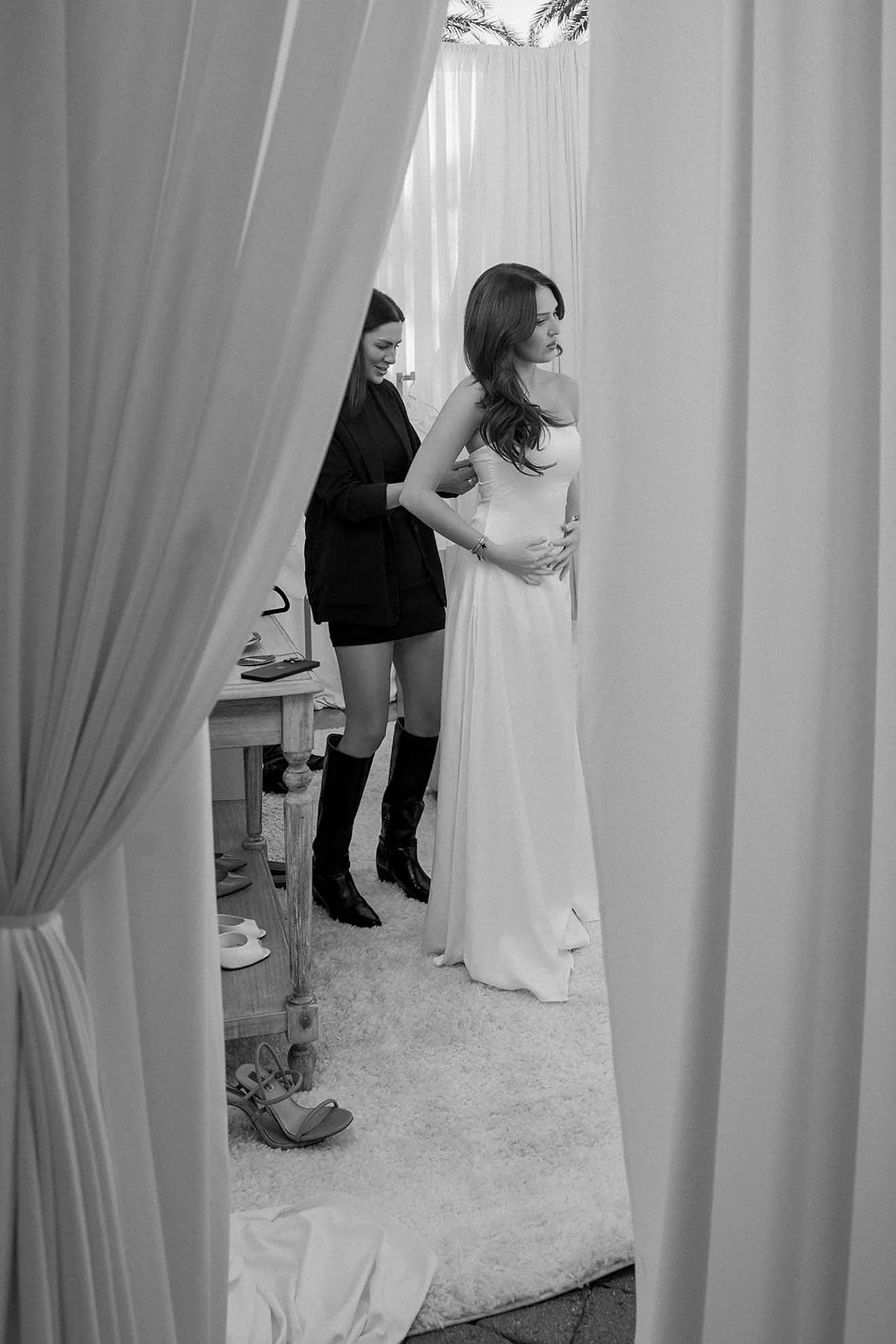 11outdoor-bridal-changing-station-surprise-proposal.jpg