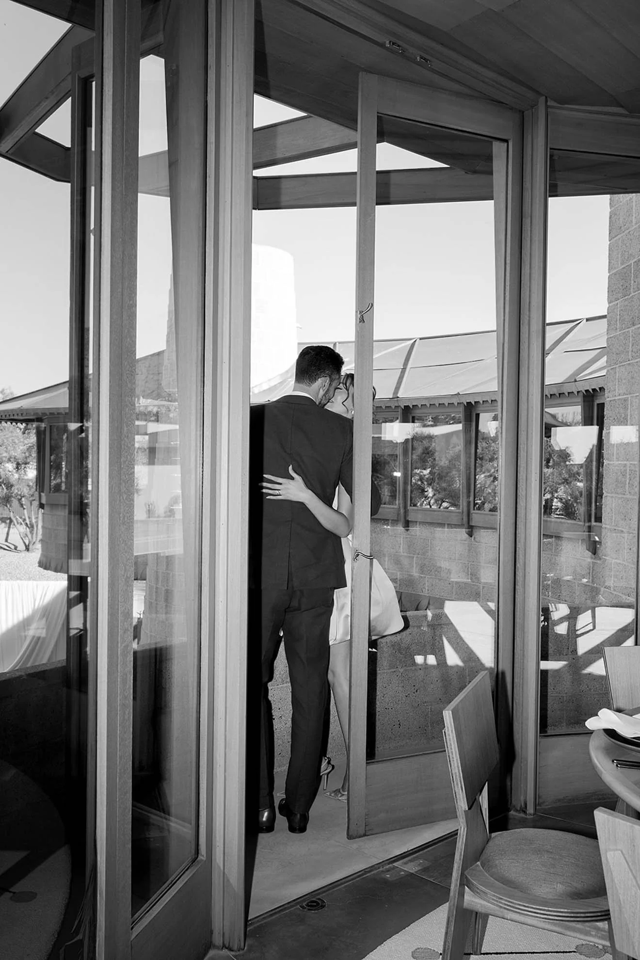 16 MandyMarieEvents-MidCenturyModernWeddingInspo-Fall2025-MASHAIDA-126.jpg