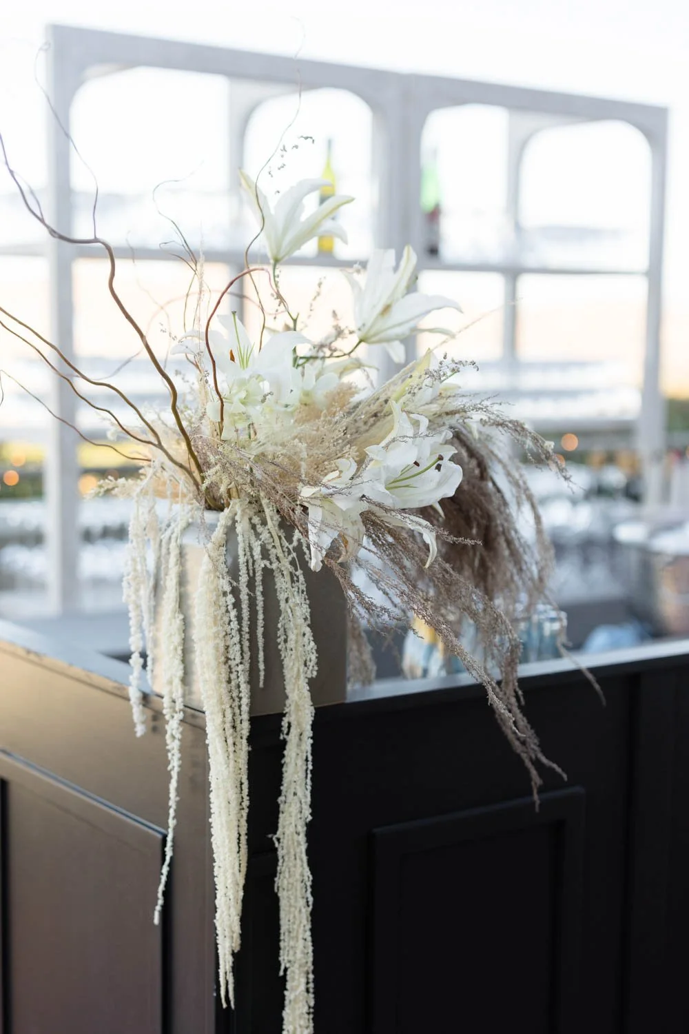 15desert-inspired-winter-corporate-tablescape.jpg