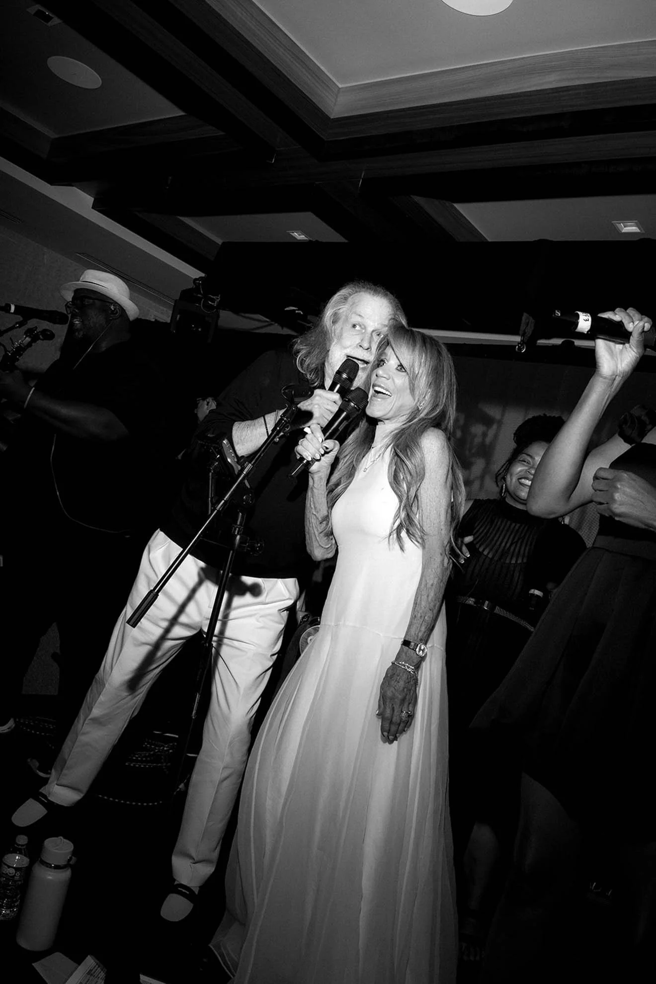 27couple-singing-at-milestone-birthday-party.jpg