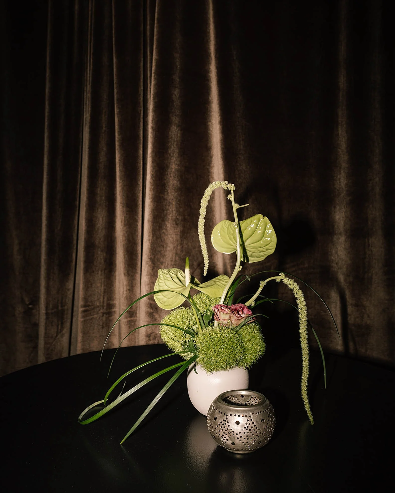 28styled-cocktail-table-green-blooms.jpg
