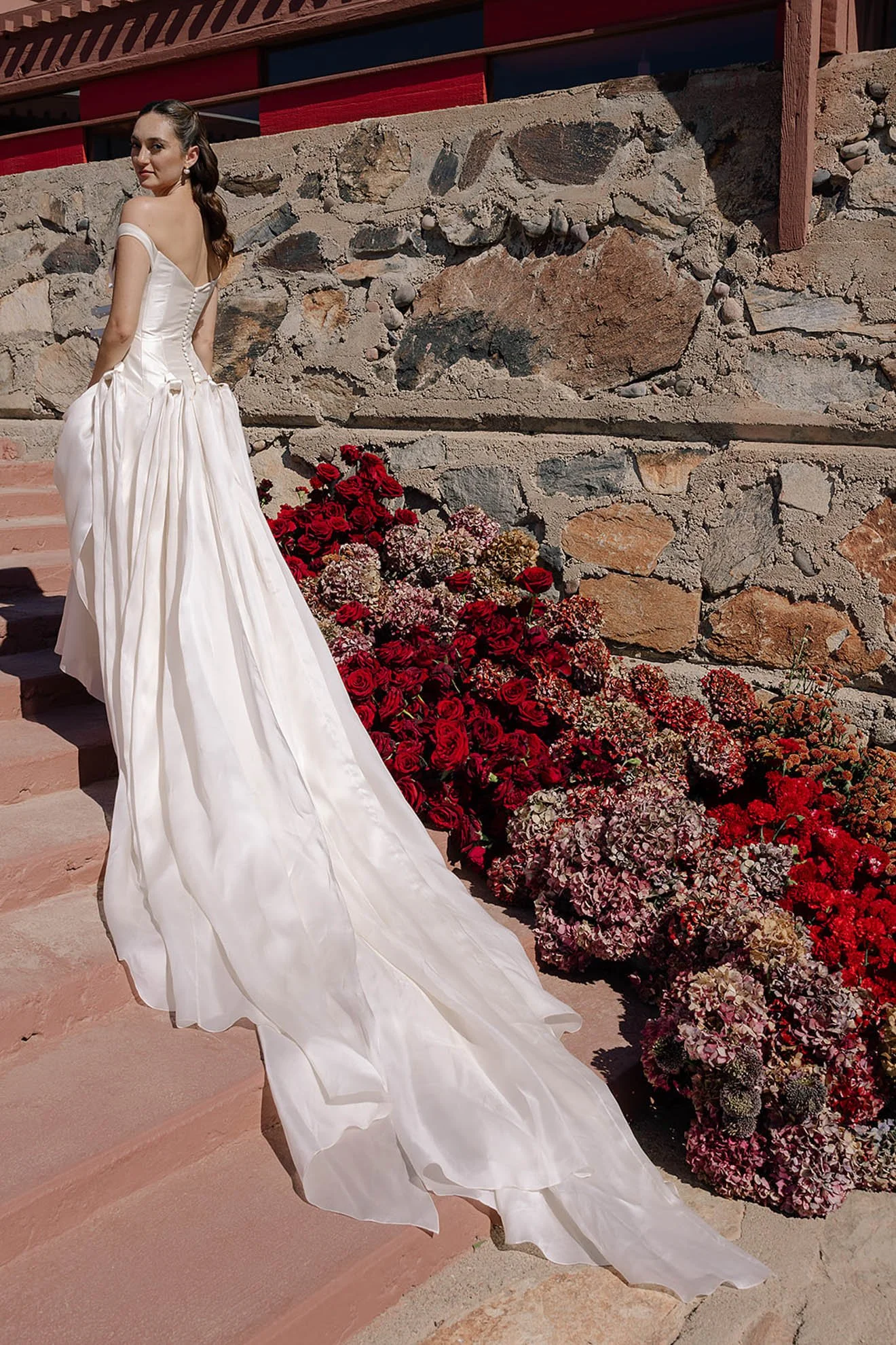 2 MandyMarieEvents-MidCenturyModernWeddingInspoTaliesinWest-Fall2025-MASHAIDA-209.jpg