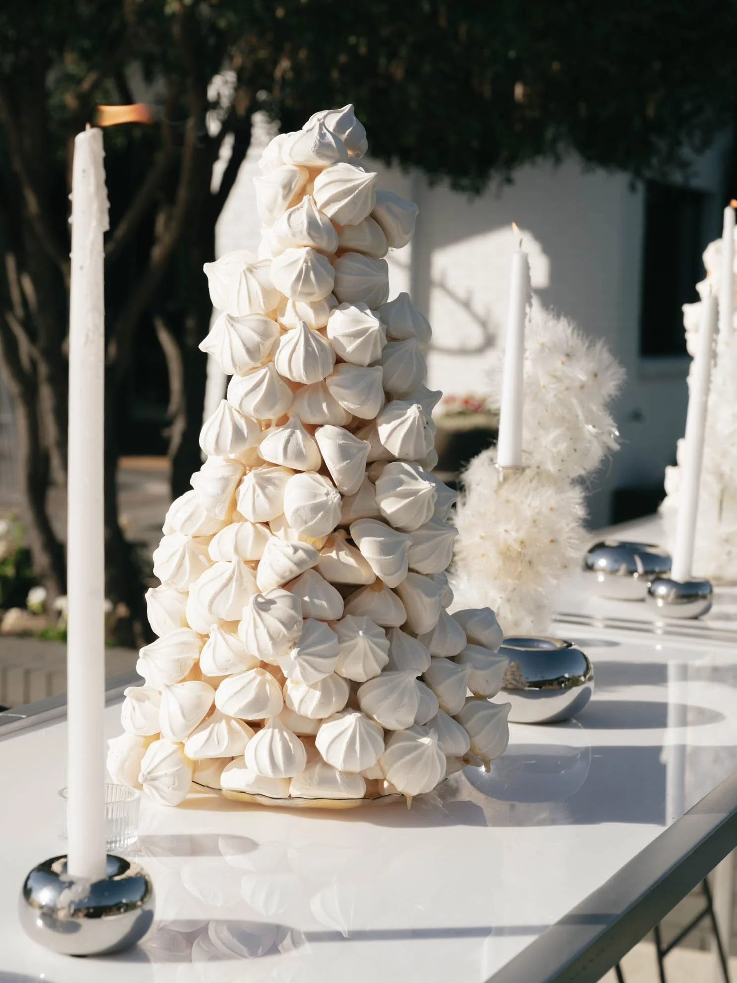 10modern-meringue-table-centerpiece.jpg