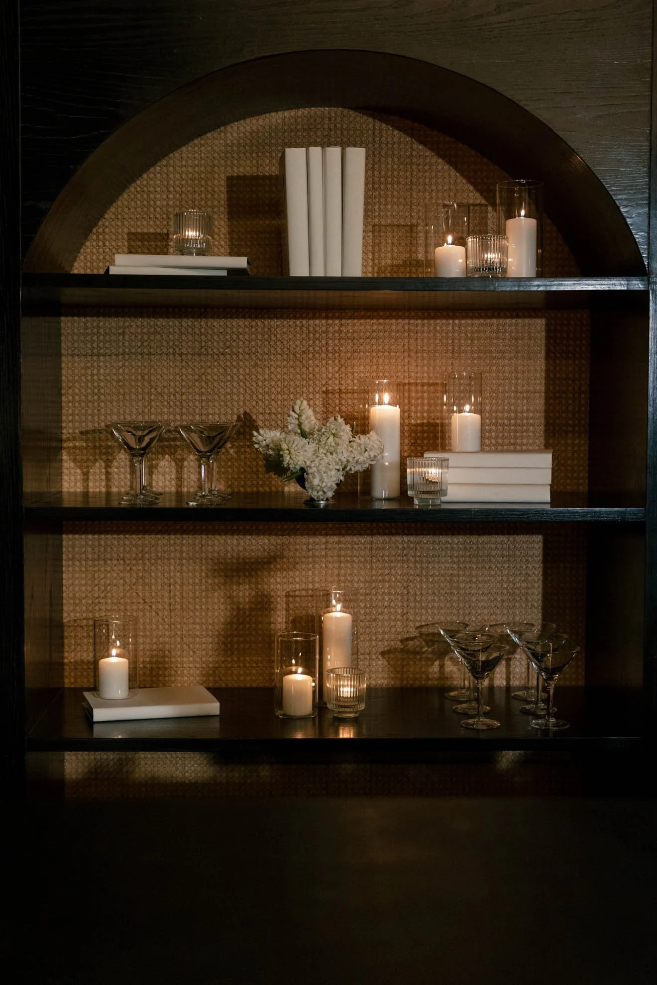 49modern-elevated-wedding-bar-styling.jpg