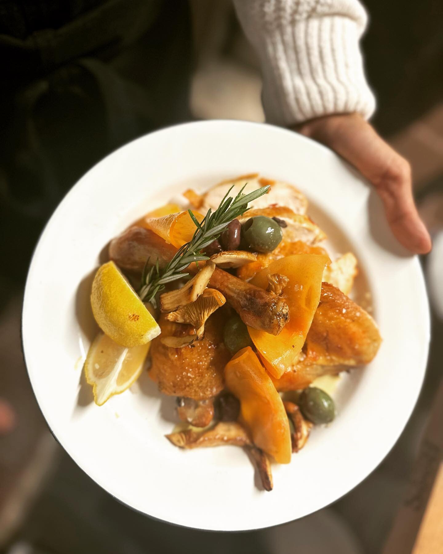 Cozy, Cozy with Roasted Chicken, Persimmons and Chanterelles. 

And 2 more weeks of uncorking for the kitties. All November corkage fees go to the amazing HART. 

@hartcambria