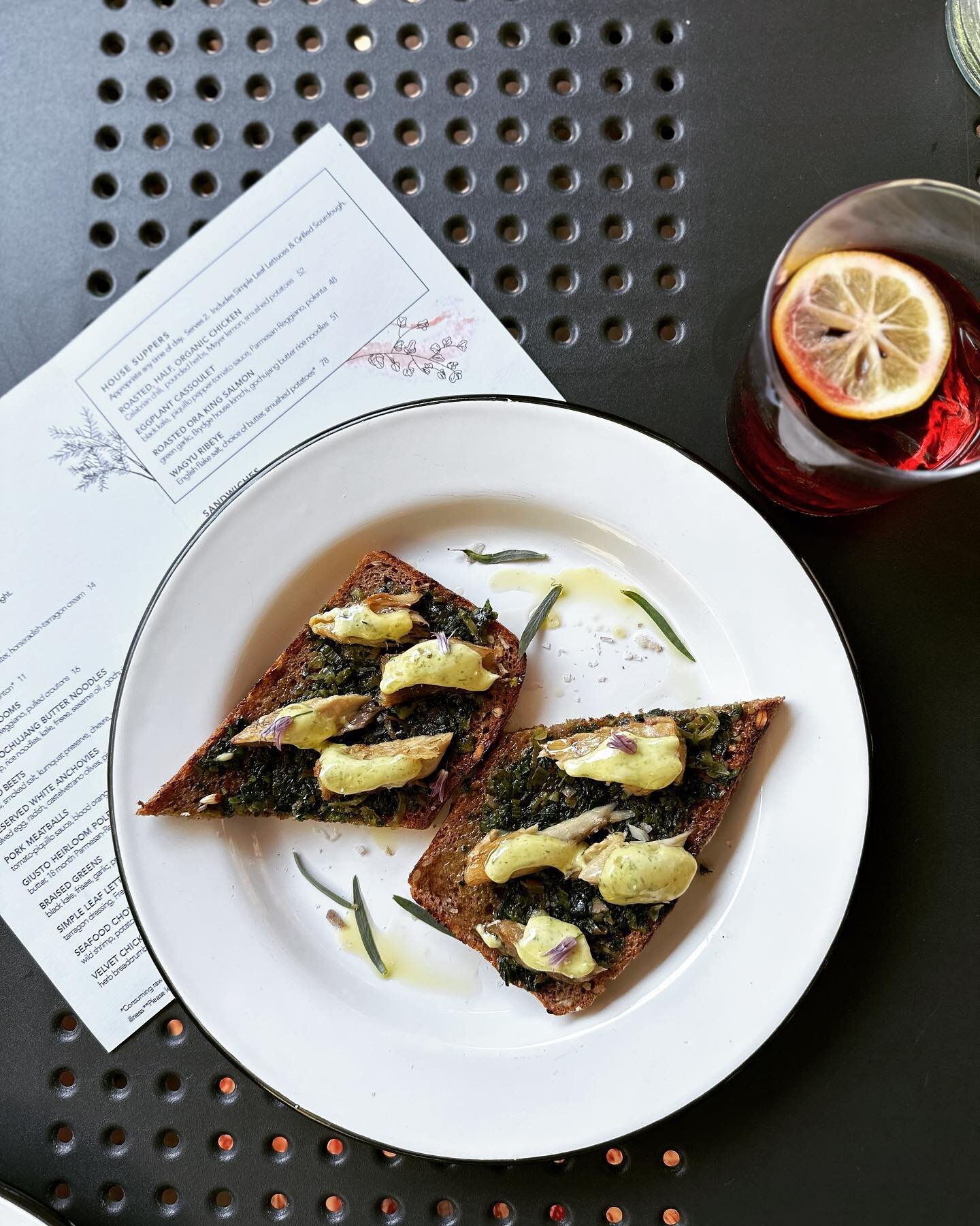 Holy mackerel (on toast!!) 🐟

The new menu items for summer dropped and we are having a 💕love affair💕 with this responsibly sourced mackerel from @patagoniaprovisions, bread from @bread.bike and chive blossoms from Chef&rsquo;s garden. ☀️

#cambri