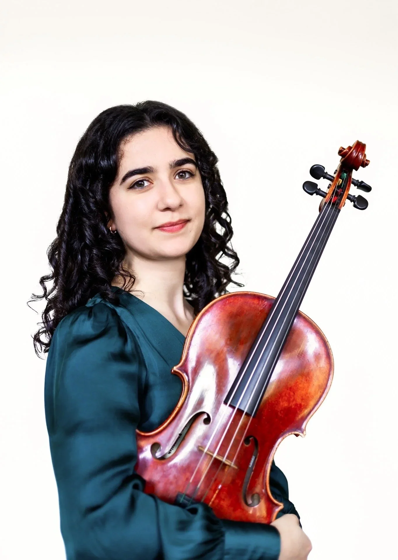    Cara Pogossian  Viola  