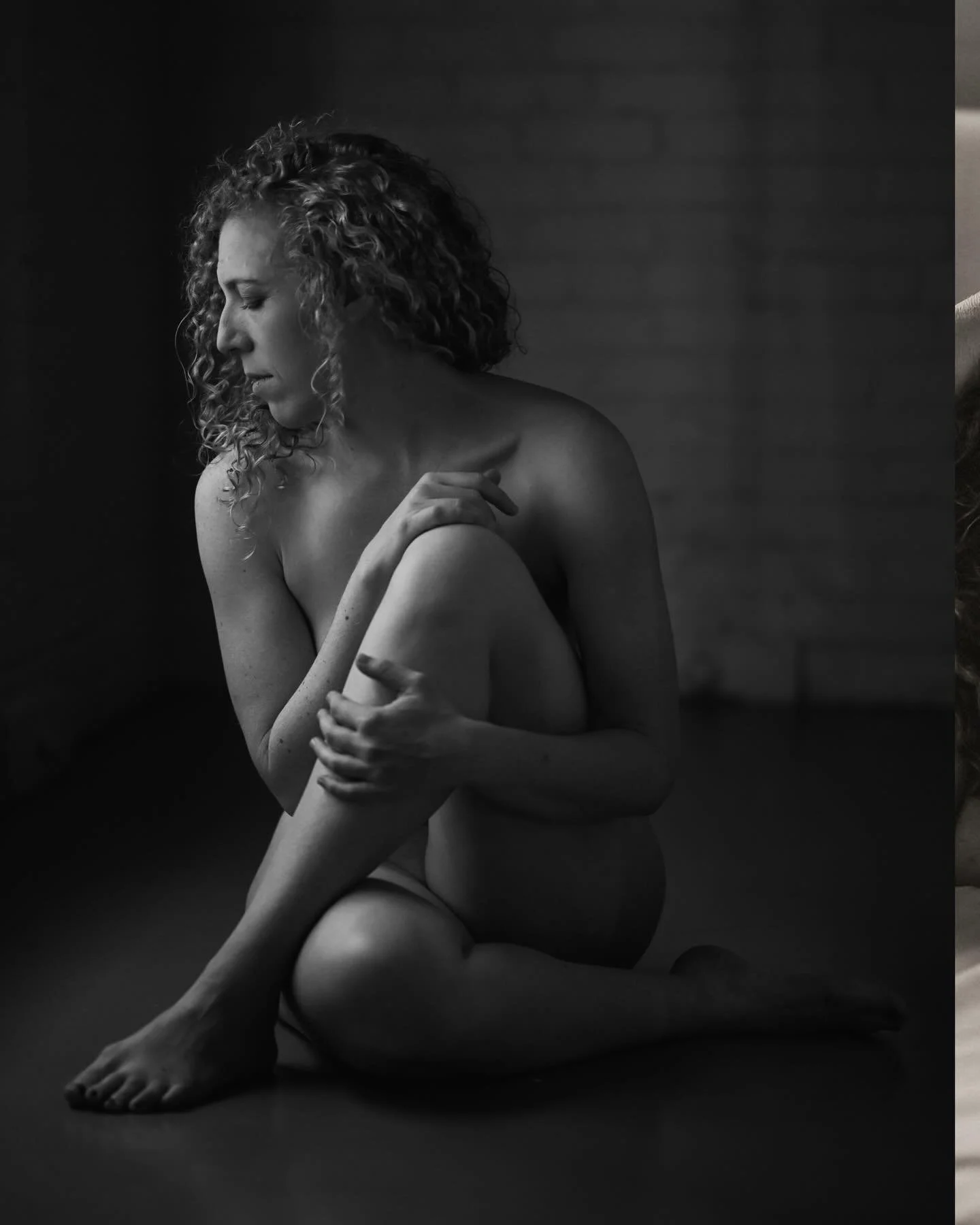 I like to think of a word to guide each photo shoot. After talking with Steph,  the word we came up with was EMBODIED. 
A harmonious connection between mind and body.