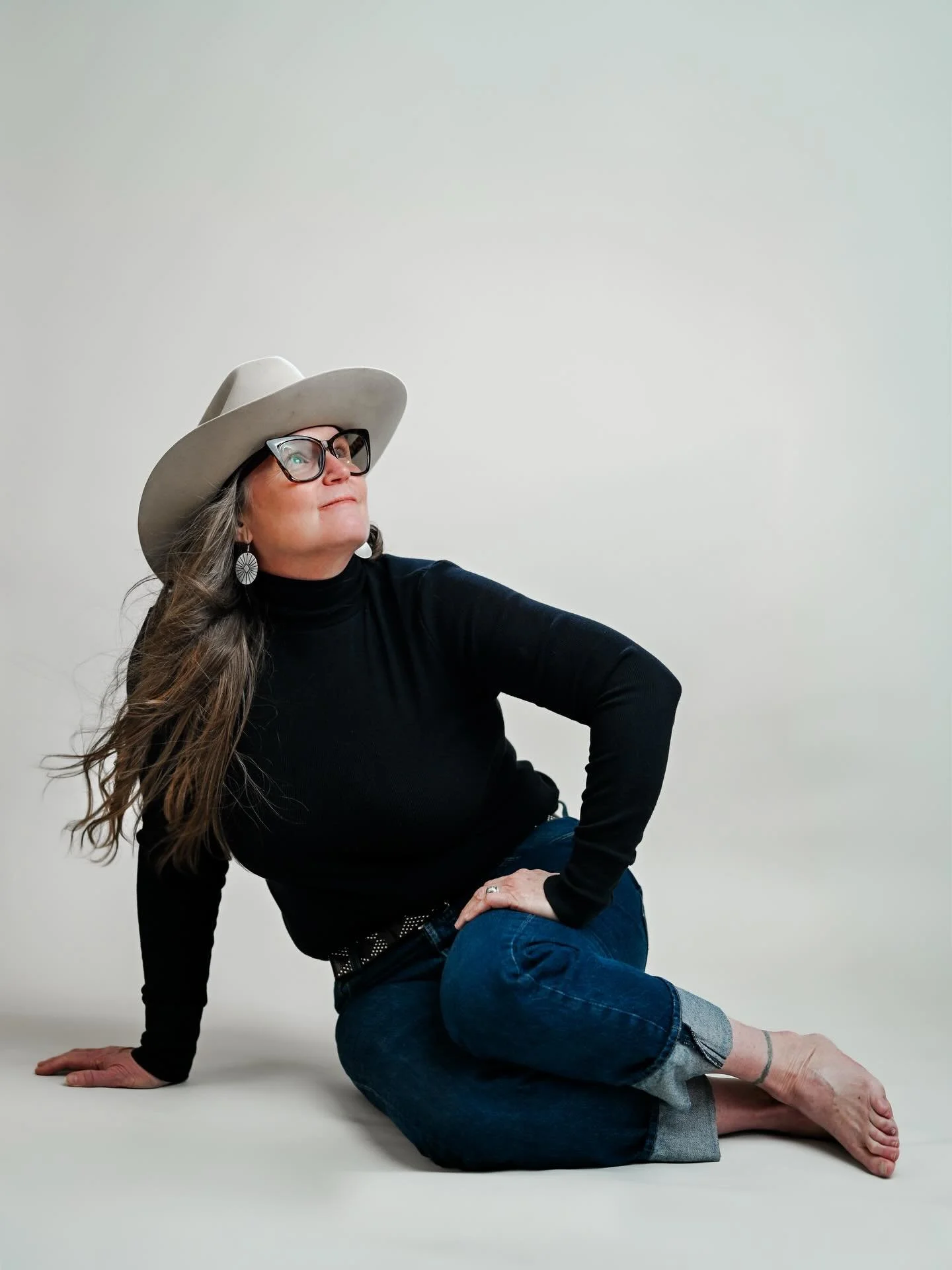 &ldquo;Working with Kelly was such a joyous experience. Her studio space feels so inviting, creative &amp; warm. I was a little nervous to sit for photos but as  soon as I walked in and saw her space, Kelly  created an atmosphere that made me feel re