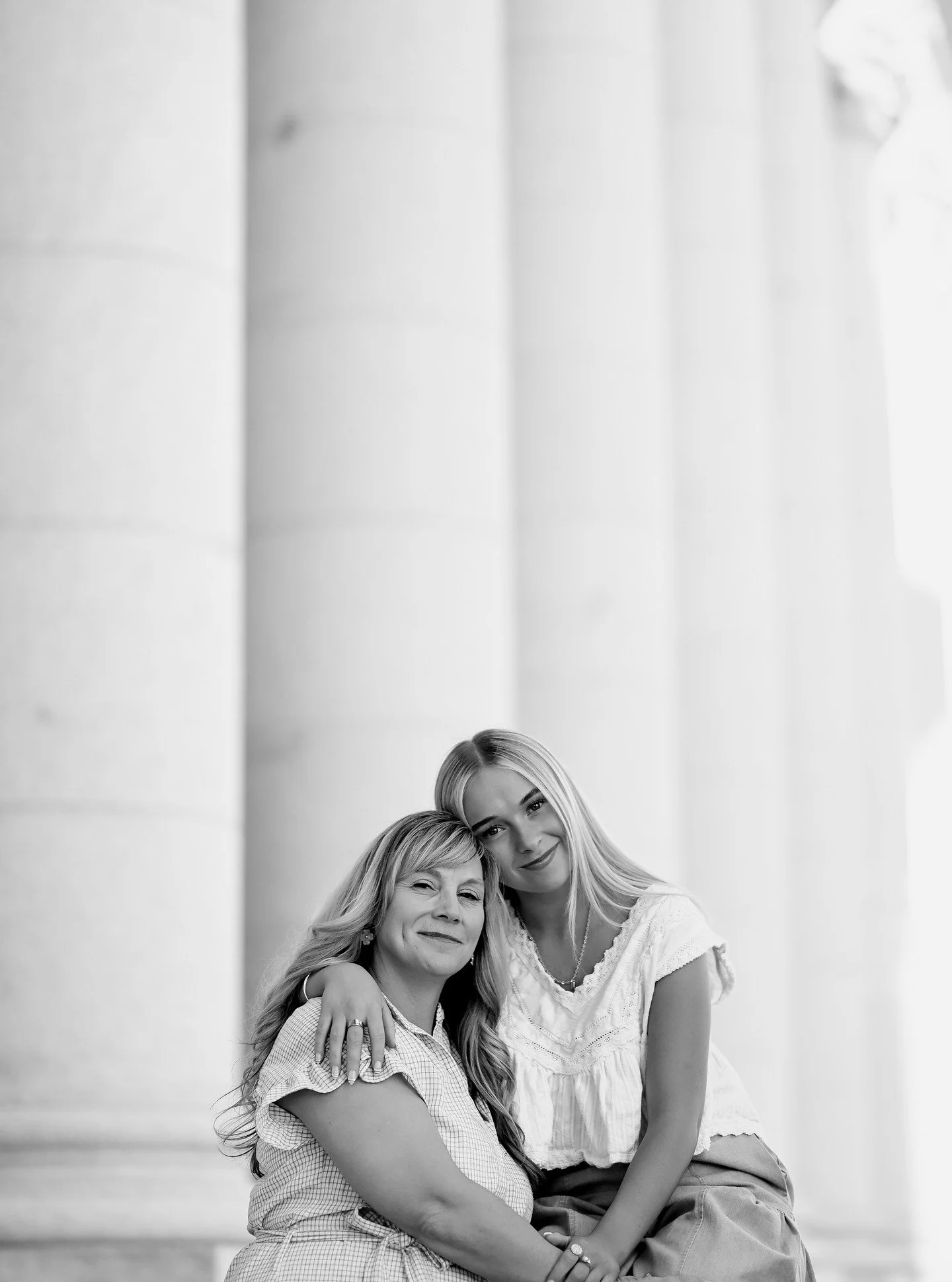 The Kelly Annie Mother + Daughter Portrait Experience is officially open &mdash; and I'd love for you to be part of it.

This is for you if:

You and your mom keep saying "we should do this" and never quite do.
Your daughter is in a season 