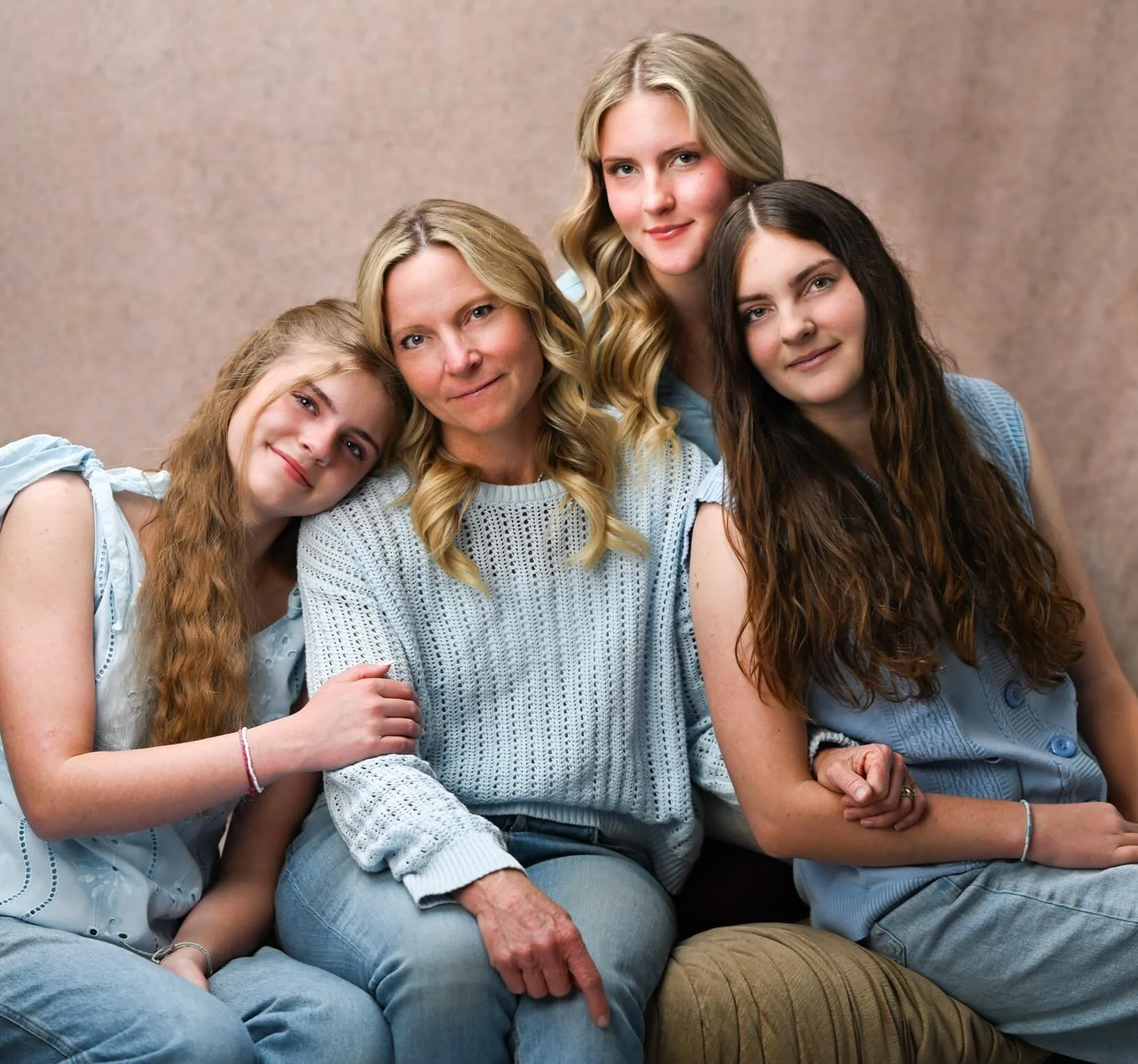 Mother&rsquo;s Day is Sunday.
A portrait session gift voucher would be a home run gift.

#utahphotographer #utahportraitphotographer #saltlakecityphotographer #mothersanddaughters #creativeportraits